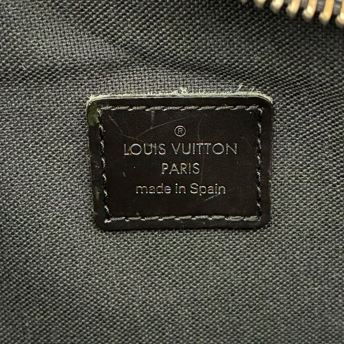 Louis Vuitton Karga Taiga