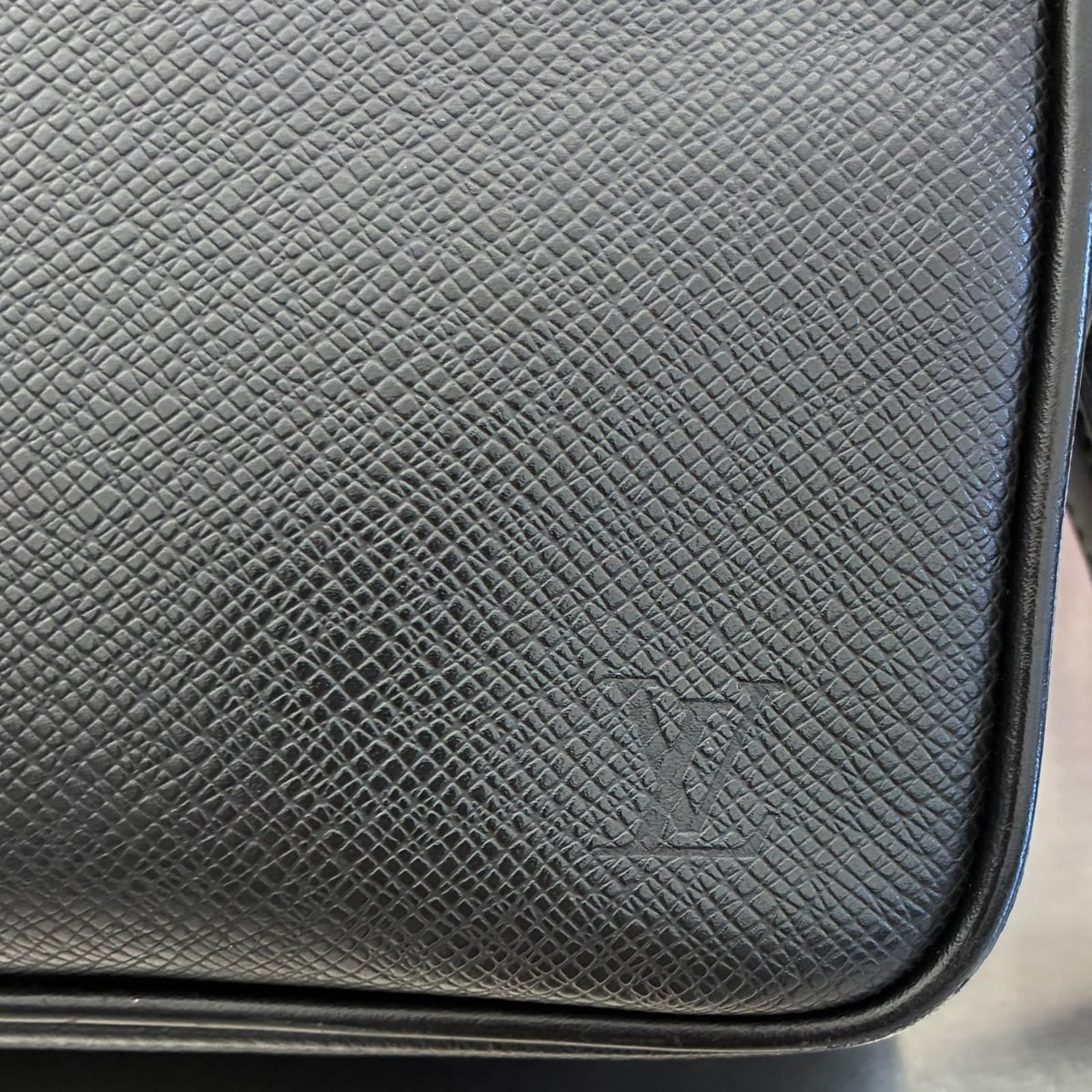Louis Vuitton Karga Taiga