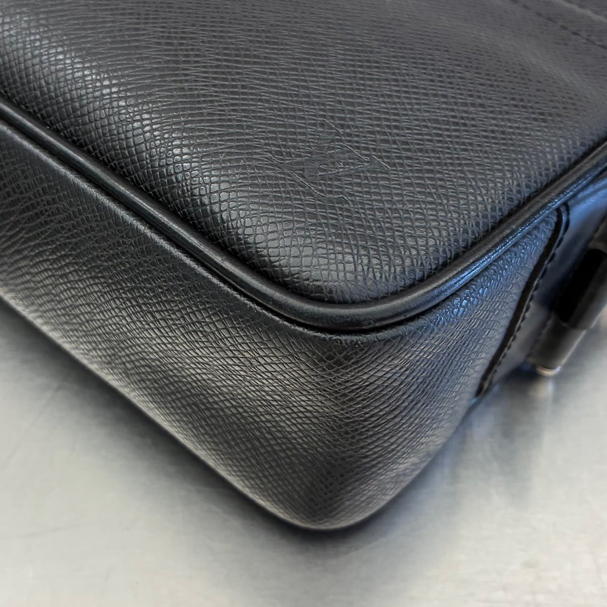 Louis Vuitton Karga Taiga