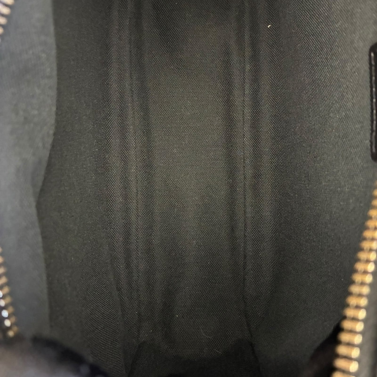 Louis Vuitton Karga Taiga