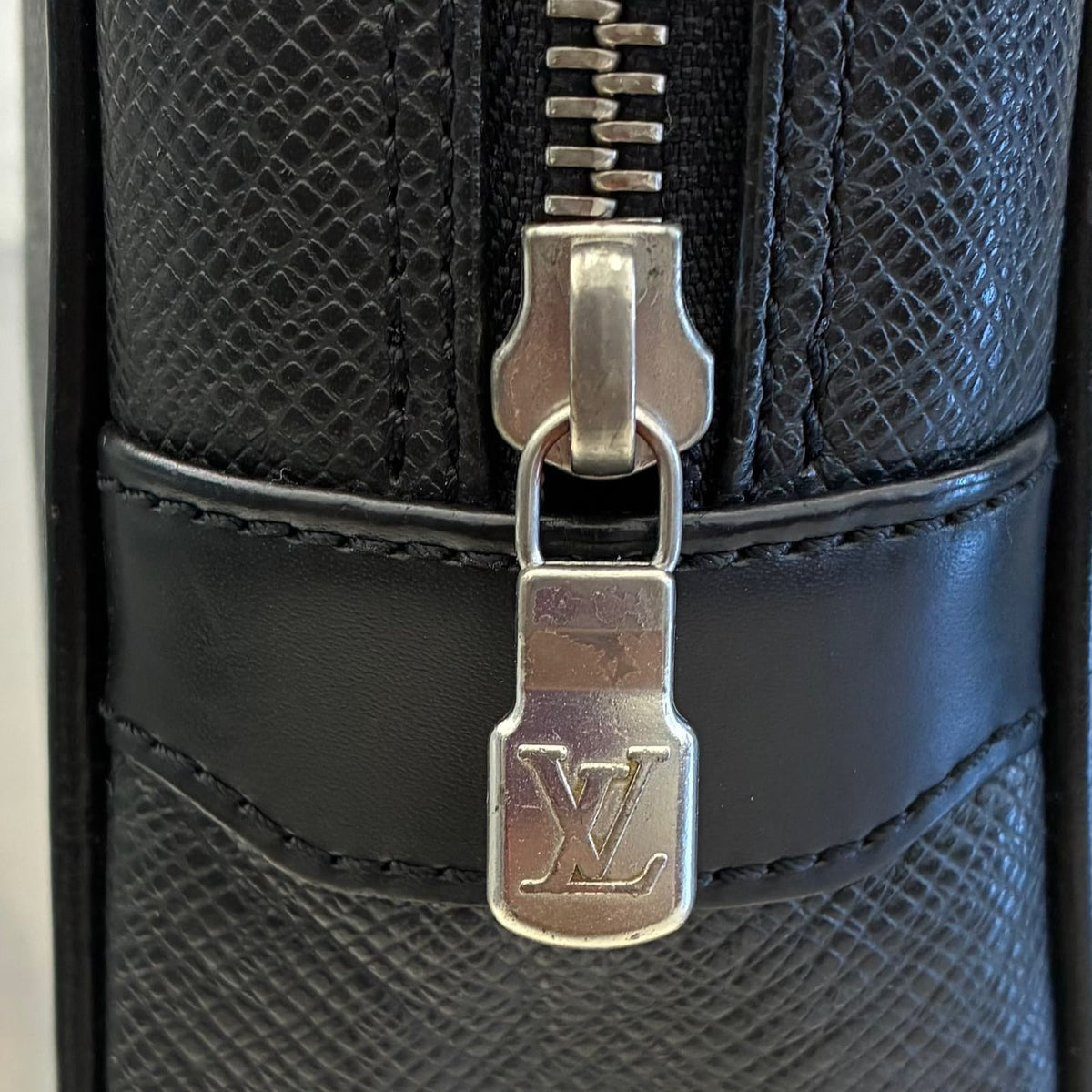 Louis Vuitton Karga Taiga