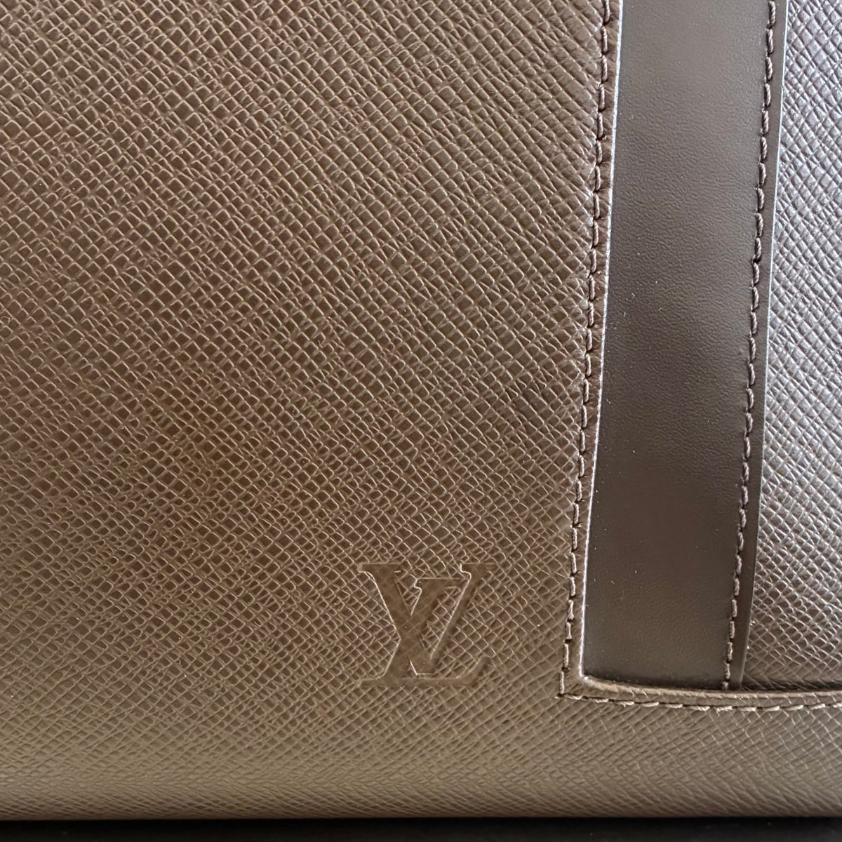 Louis Vuitton Kasbek PM Taiga