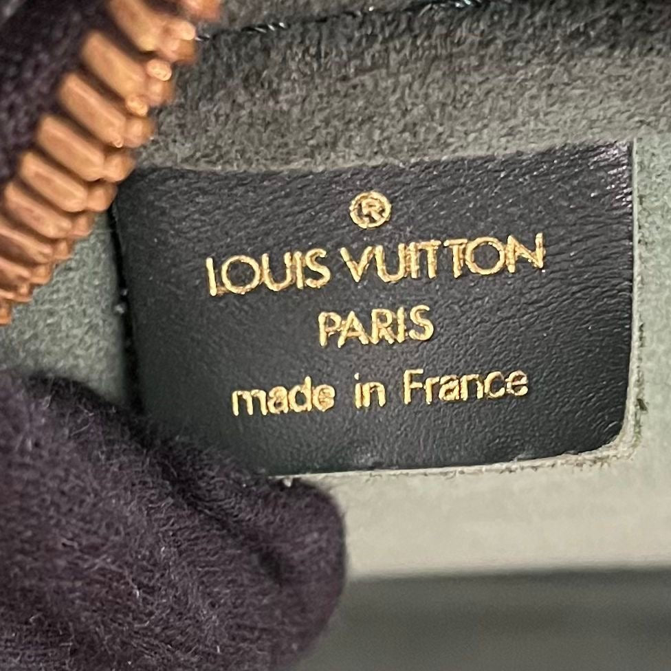 Louis Vuitton Kendall GM Taiga