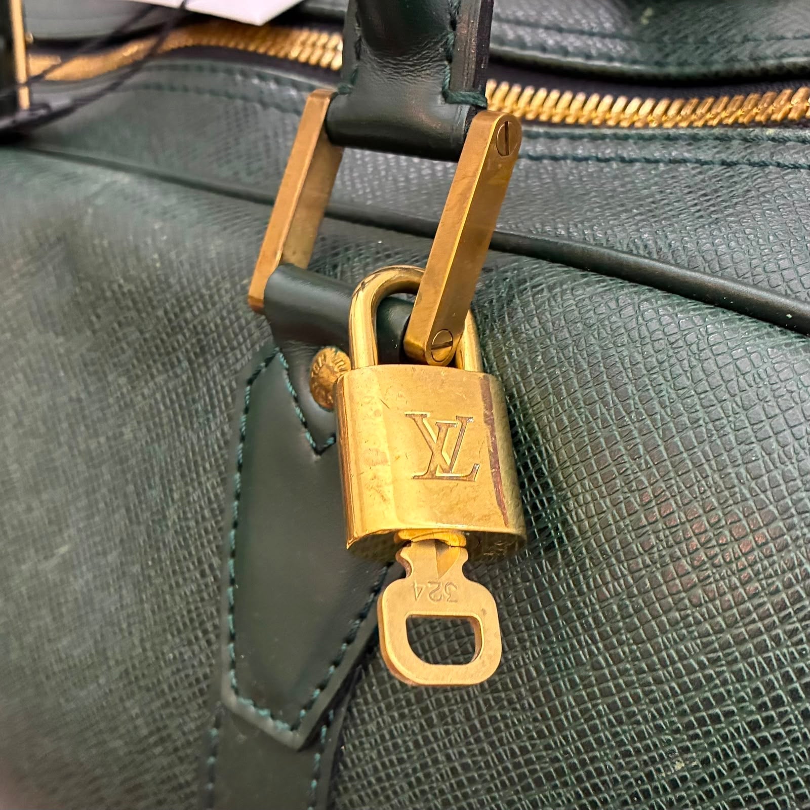 Louis Vuitton Kendall GM Taiga