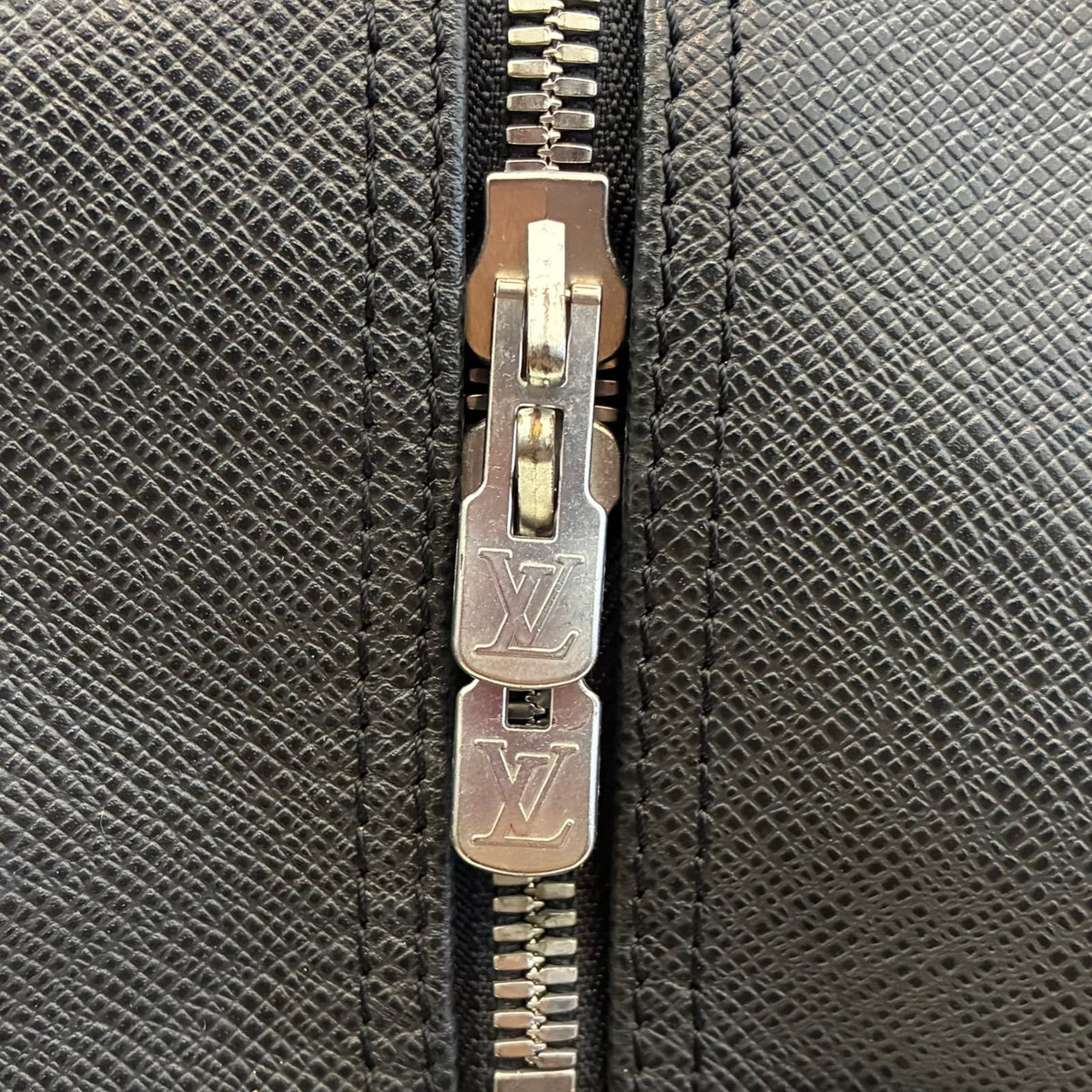 Louis Vuitton Kendall GM Taiga