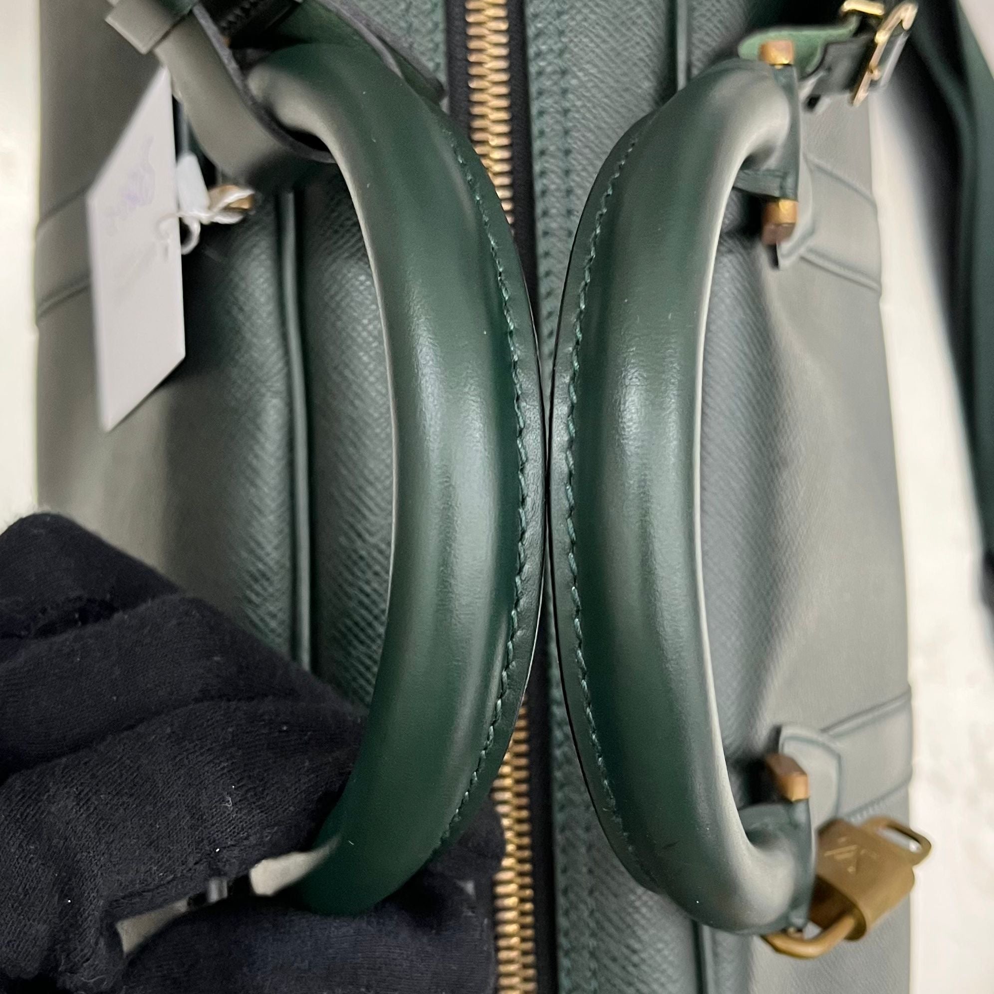 Louis Vuitton Kendall PM Taiga