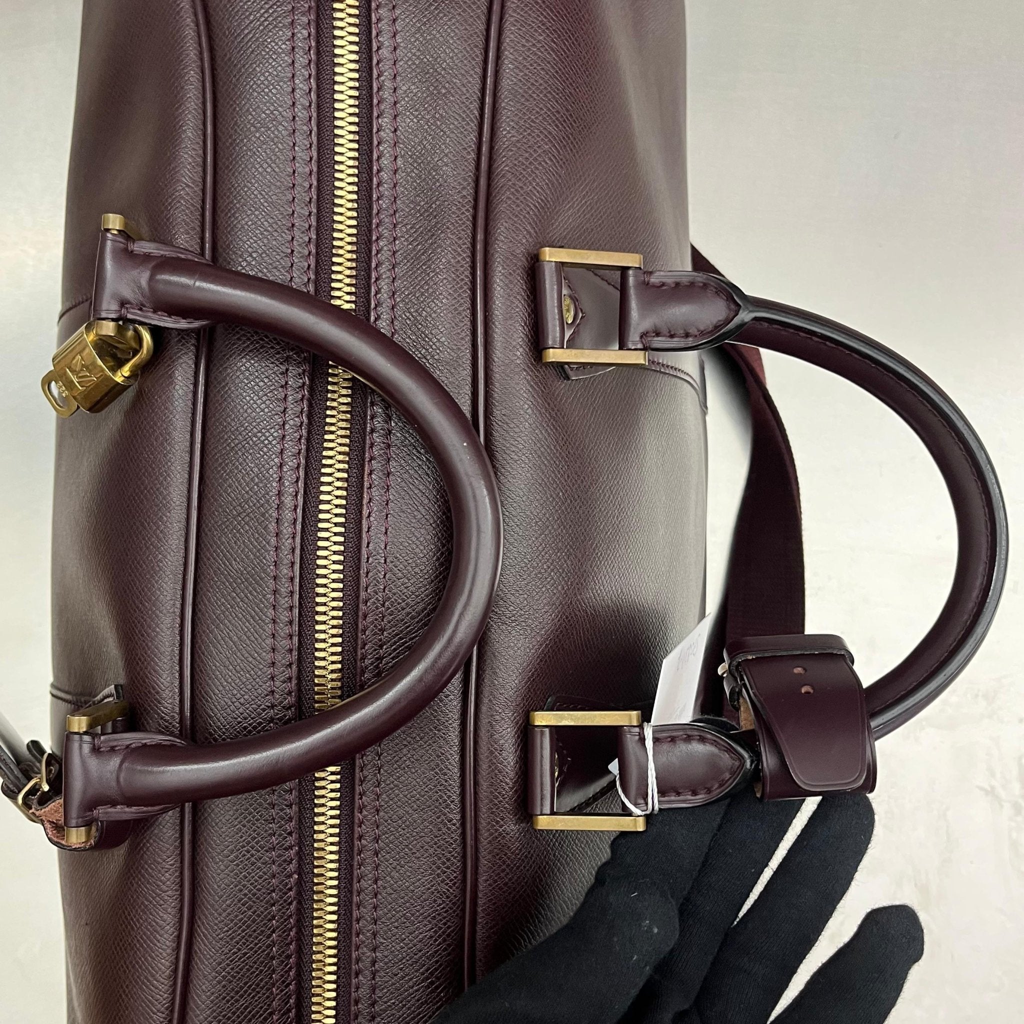 Louis Vuitton Kendall PM Taiga