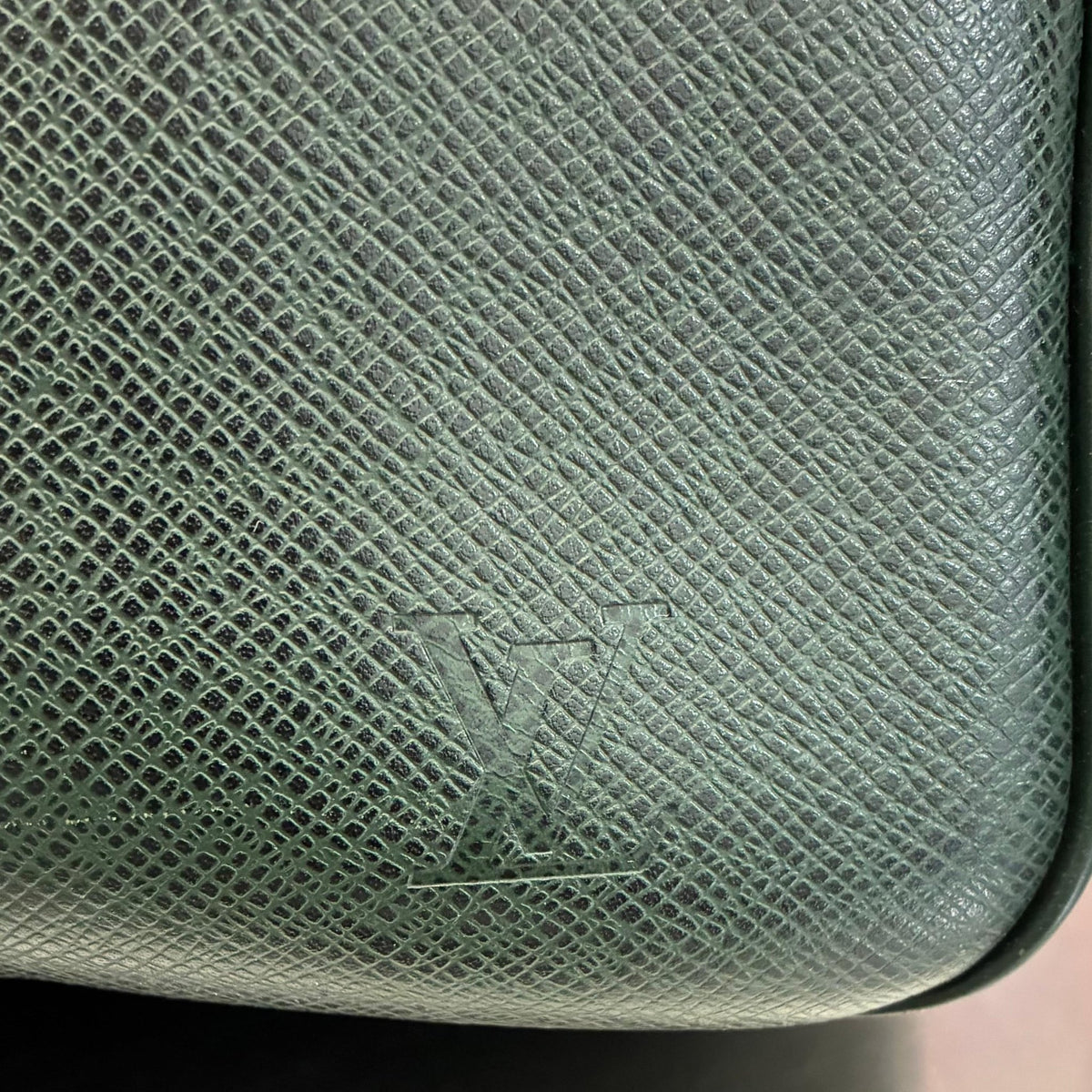 Louis Vuitton Kendall PM Taiga