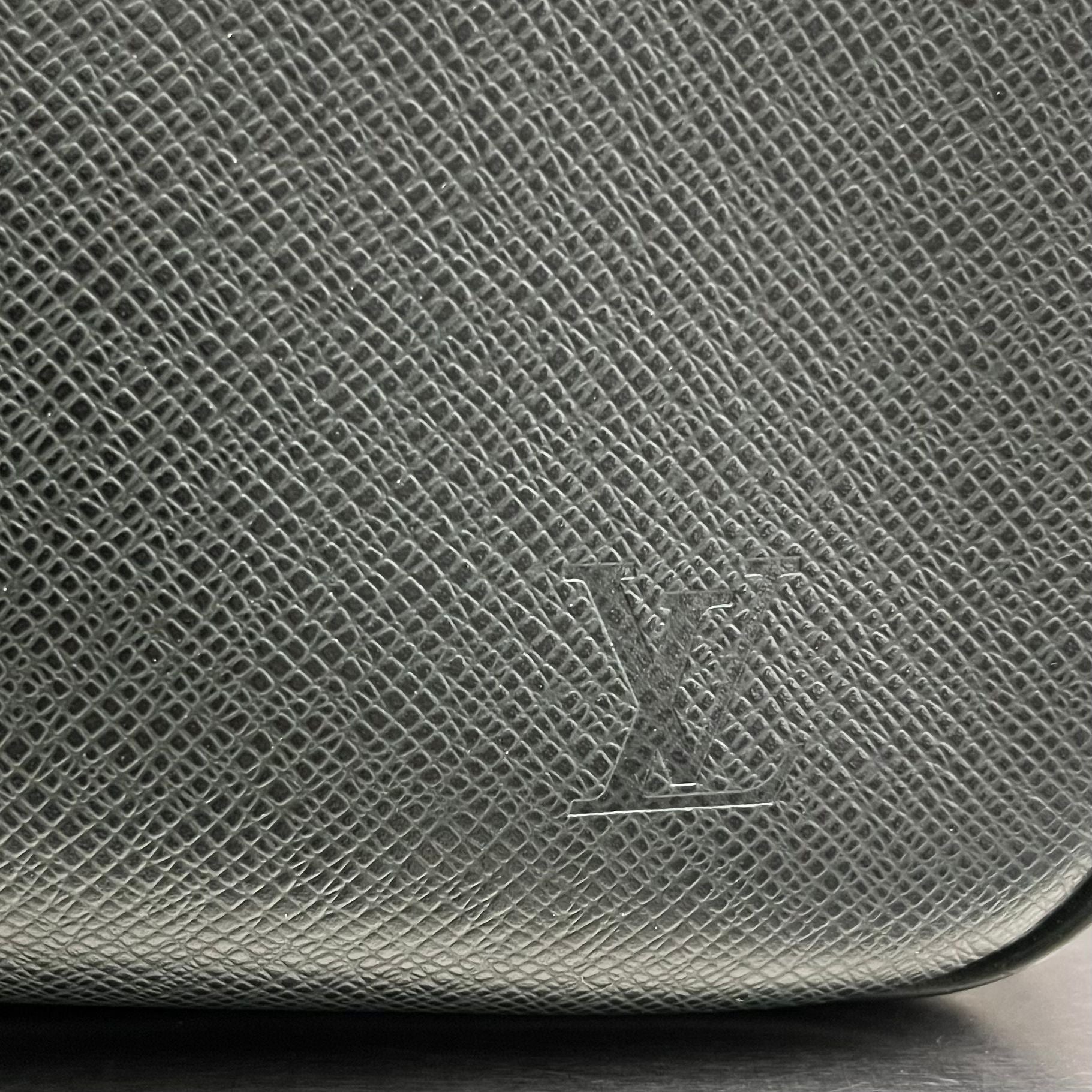 Louis Vuitton Kendall PM Taiga