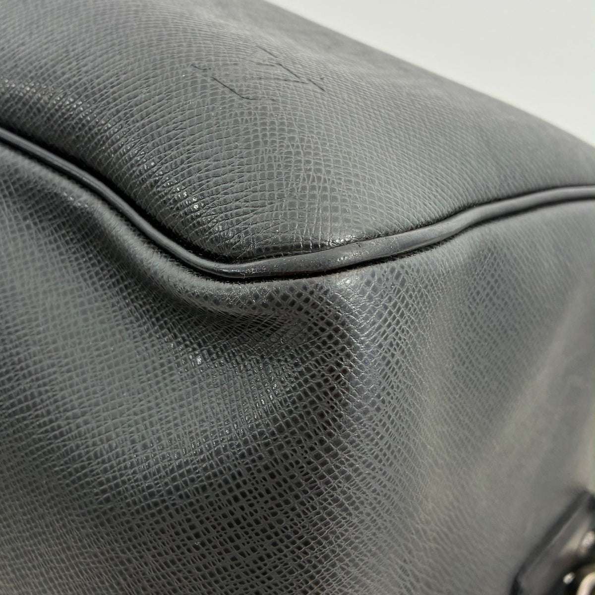 Louis Vuitton Kendall PM Taiga