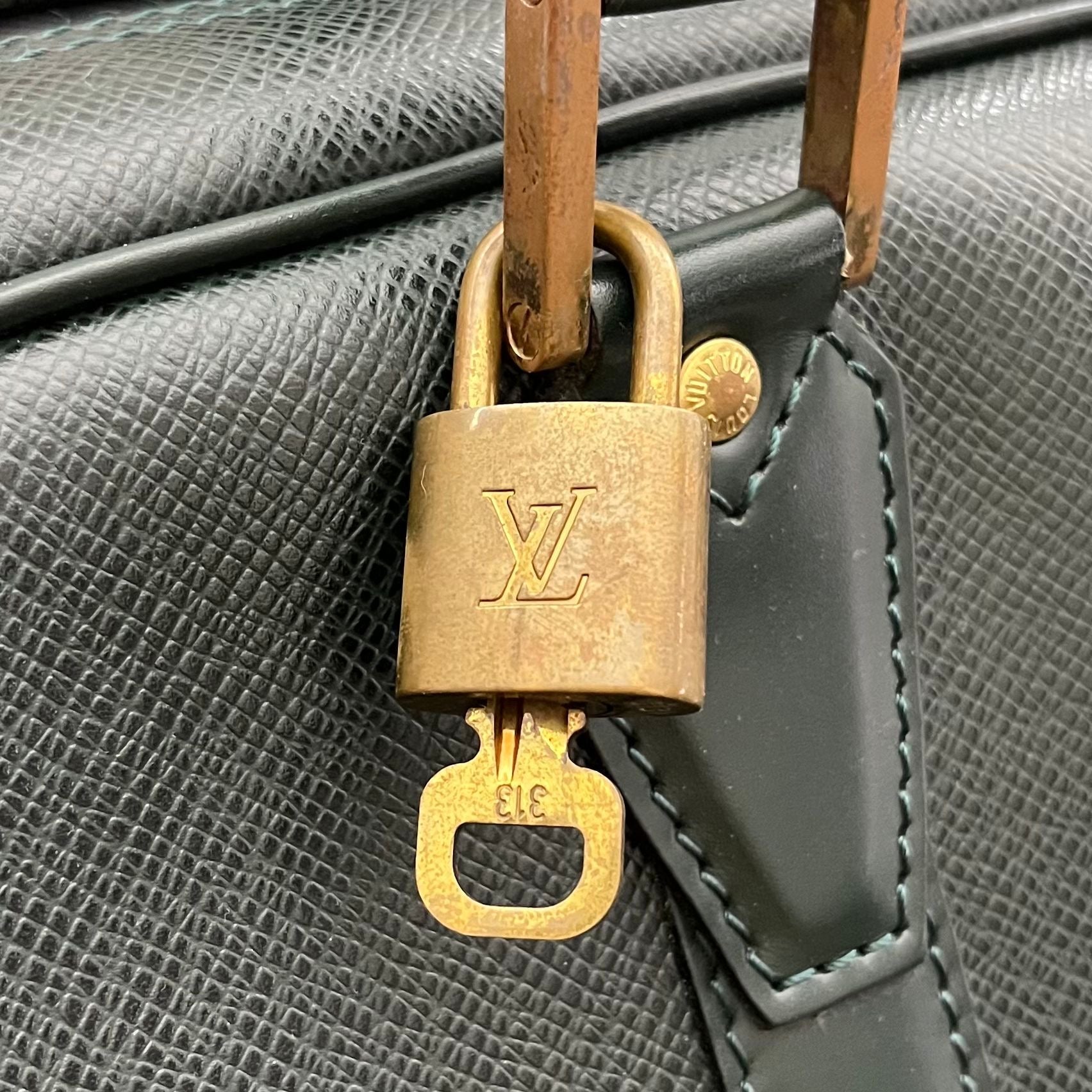 Louis Vuitton Kendall PM Taiga