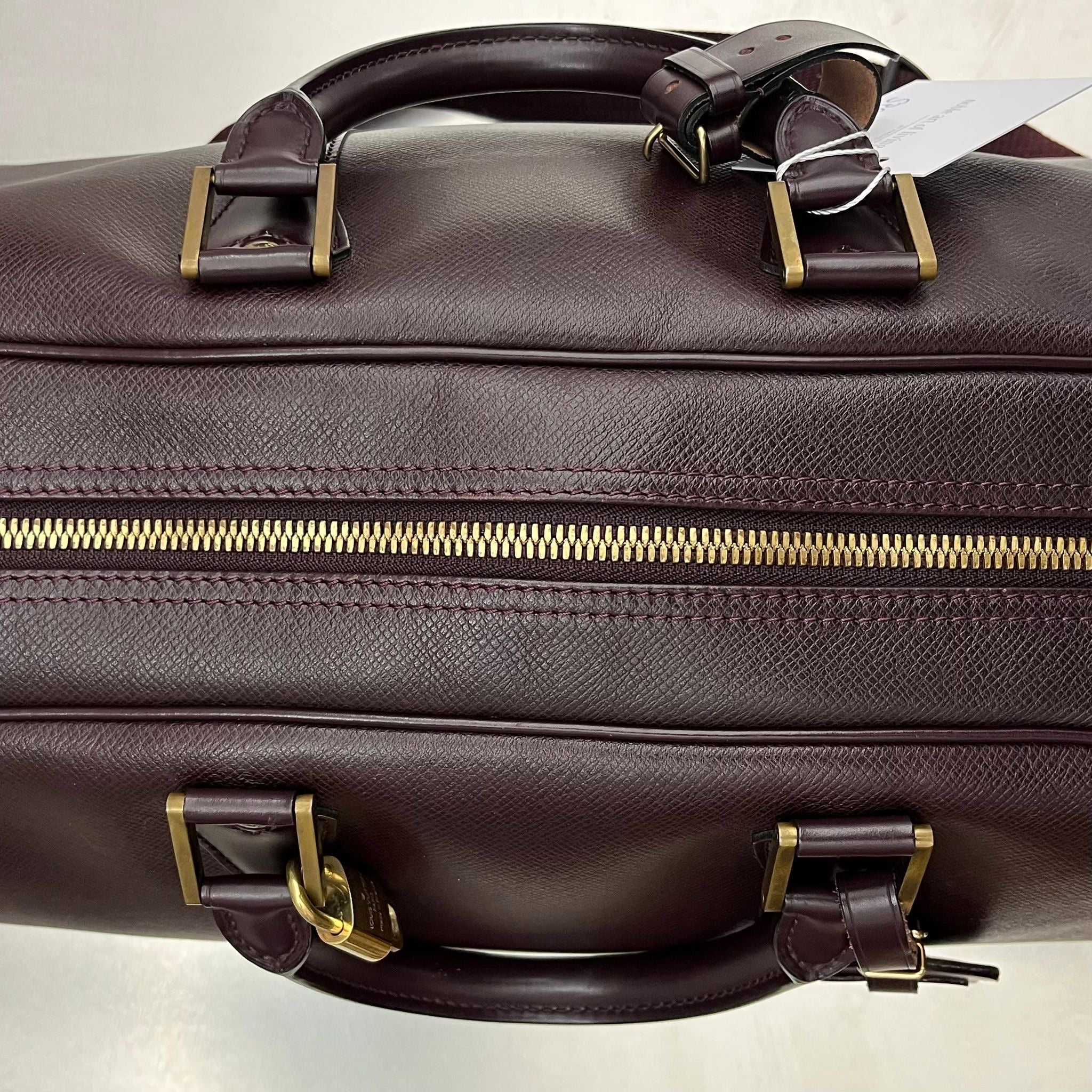 Louis Vuitton Kendall PM Taiga