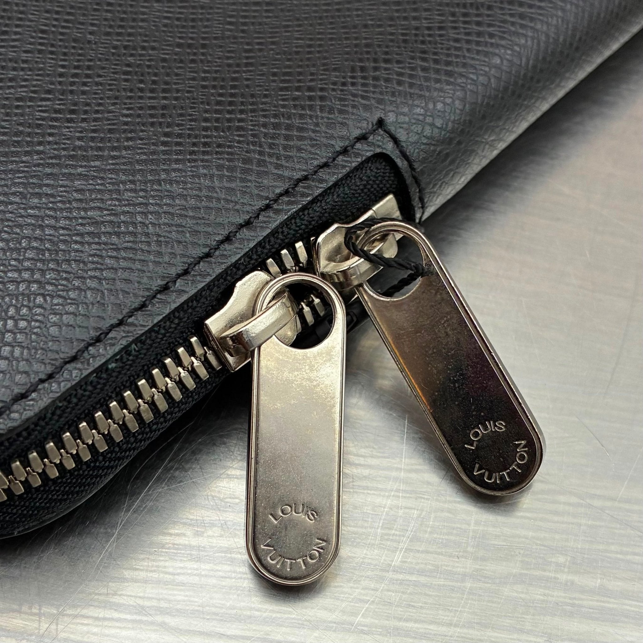 Louis Vuitton Krawatten Etui Taiga