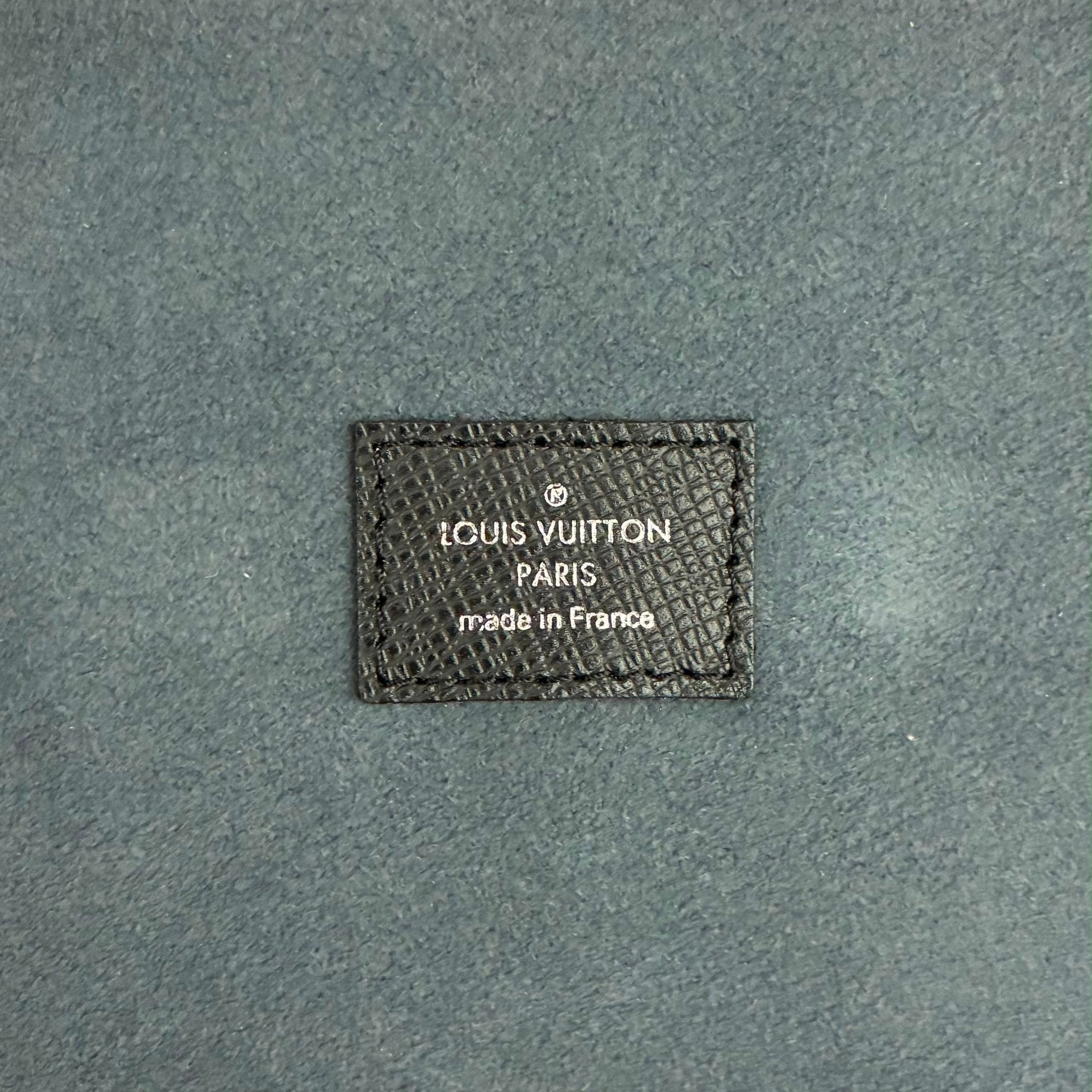 Louis Vuitton Krawatten Etui Taiga