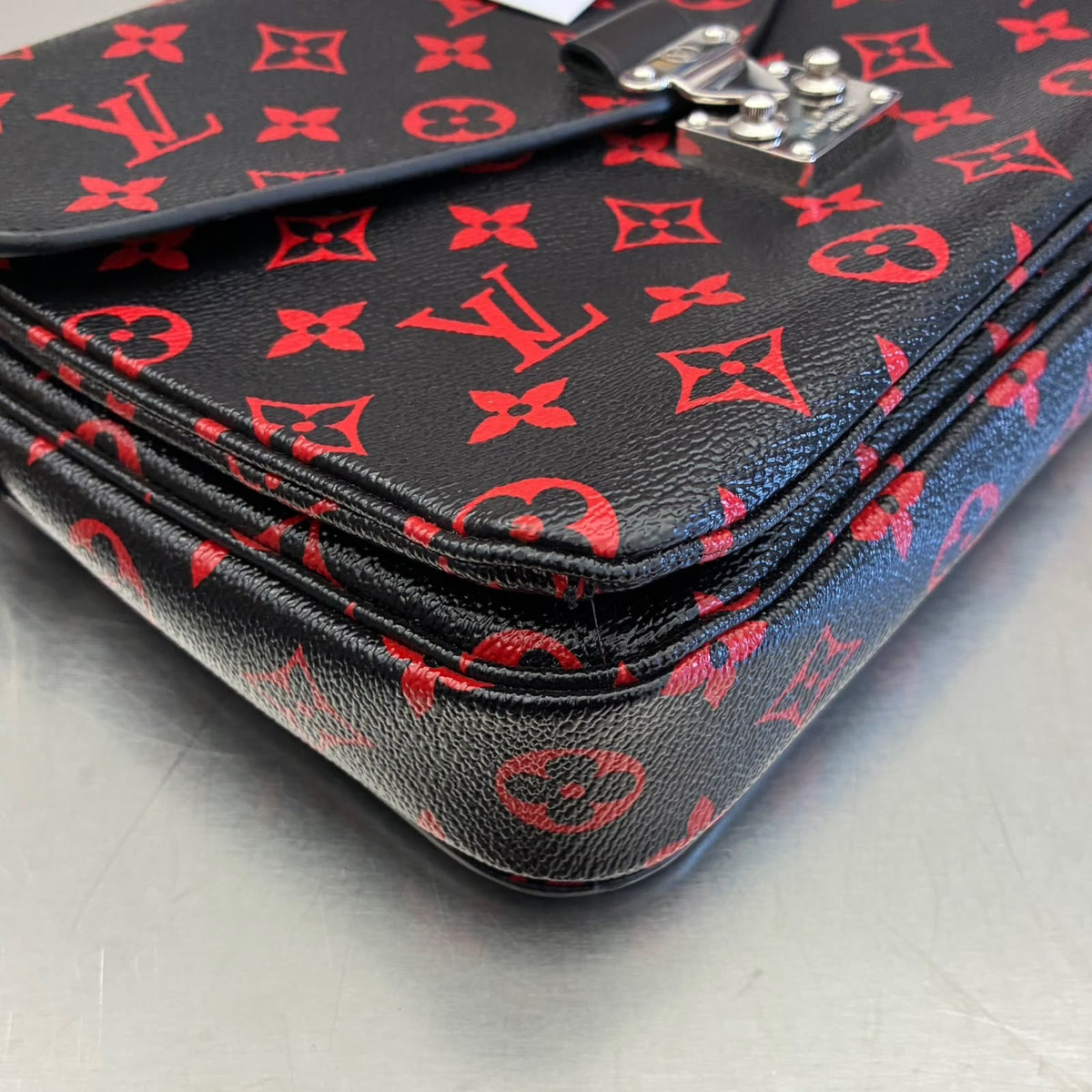 Louis Vuitton Metis Infrarouge Monogram