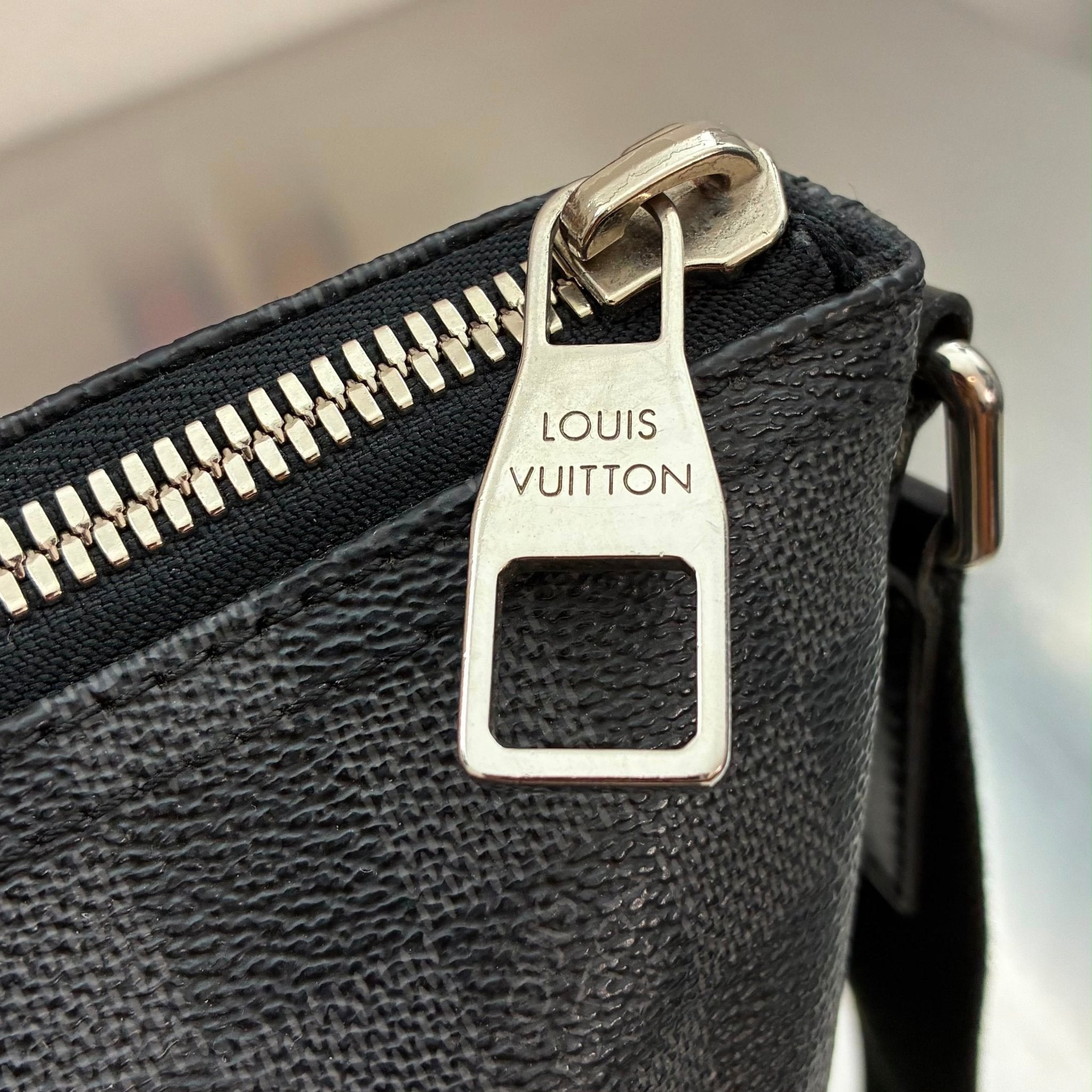 Louis Vuitton Mick GM Damier Graphite