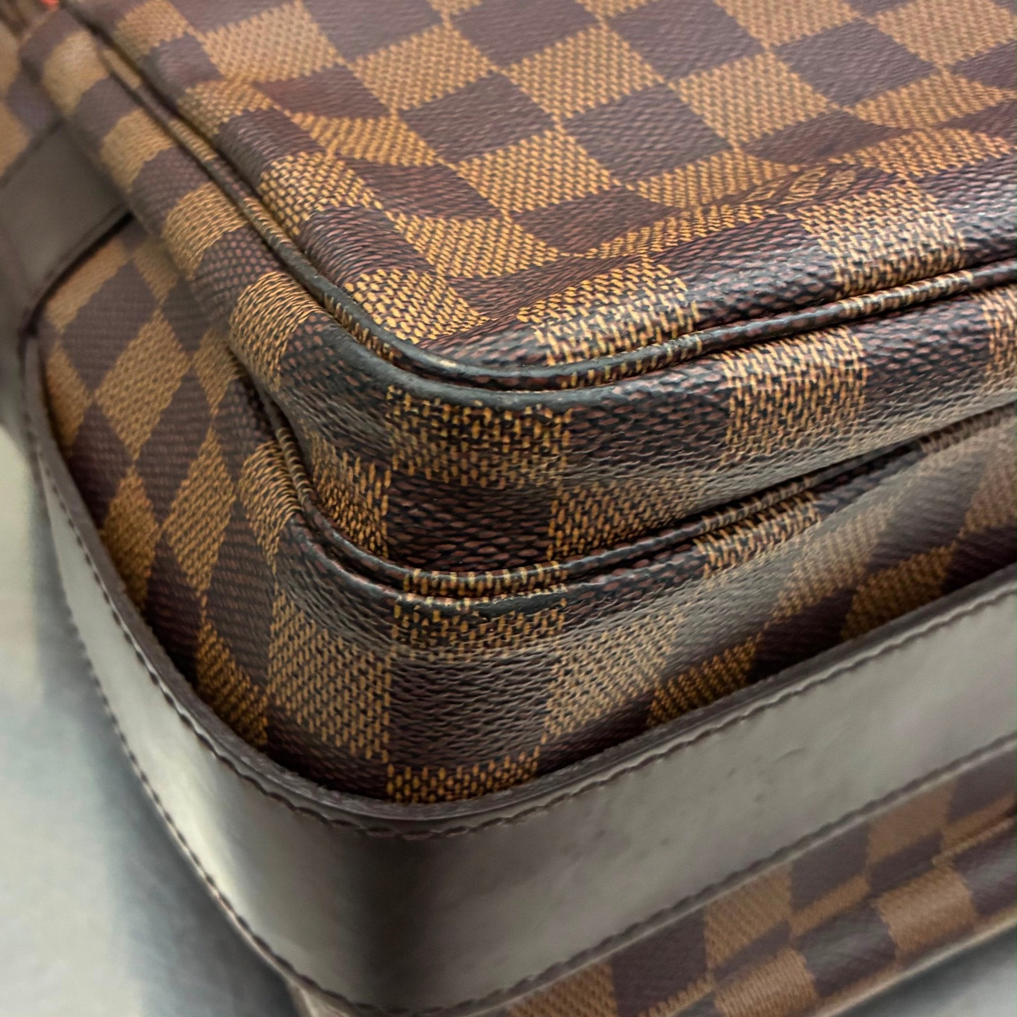 Louis Vuitton Naviglio Messenger Damier Ebene
