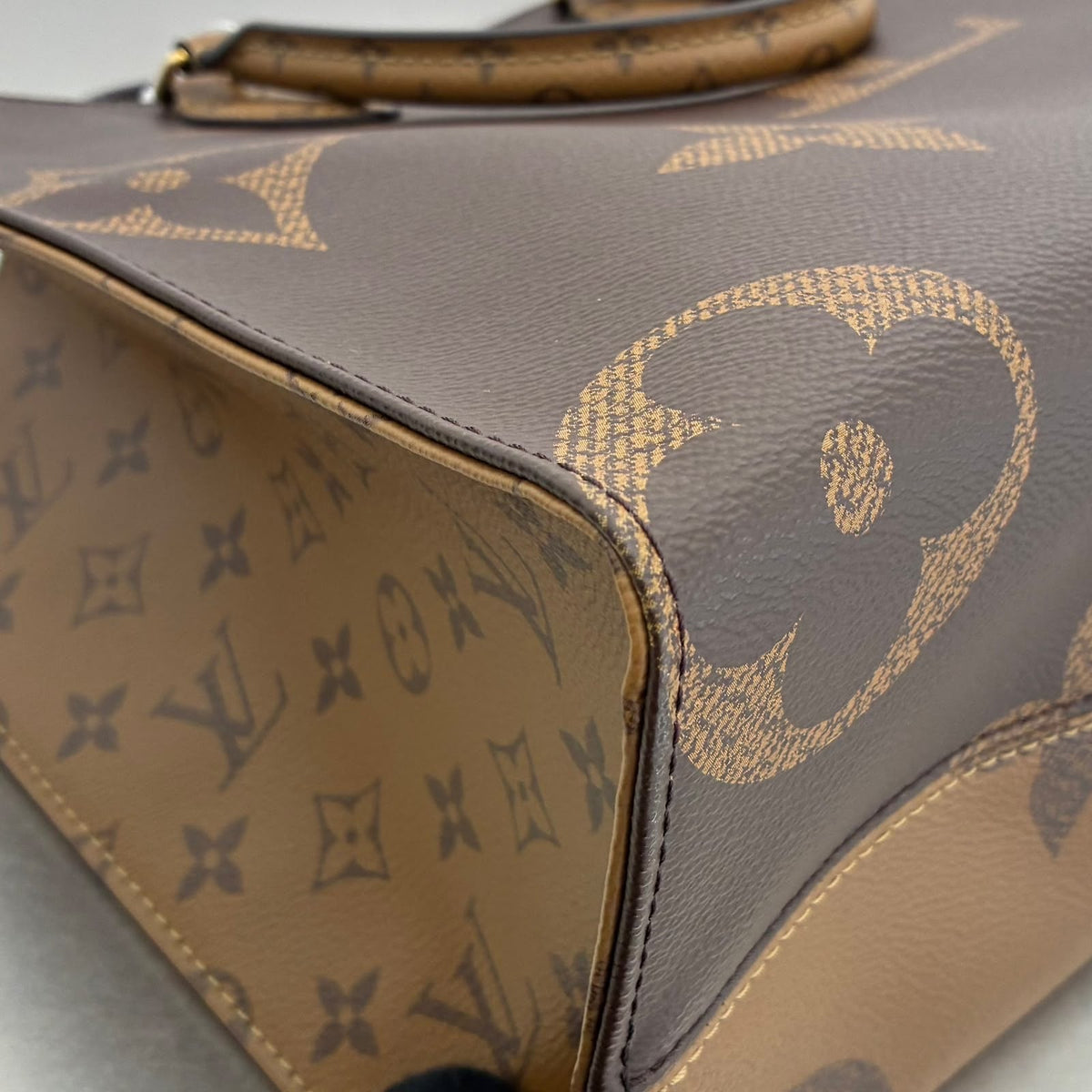 Louis Vuitton OnTheGo MM