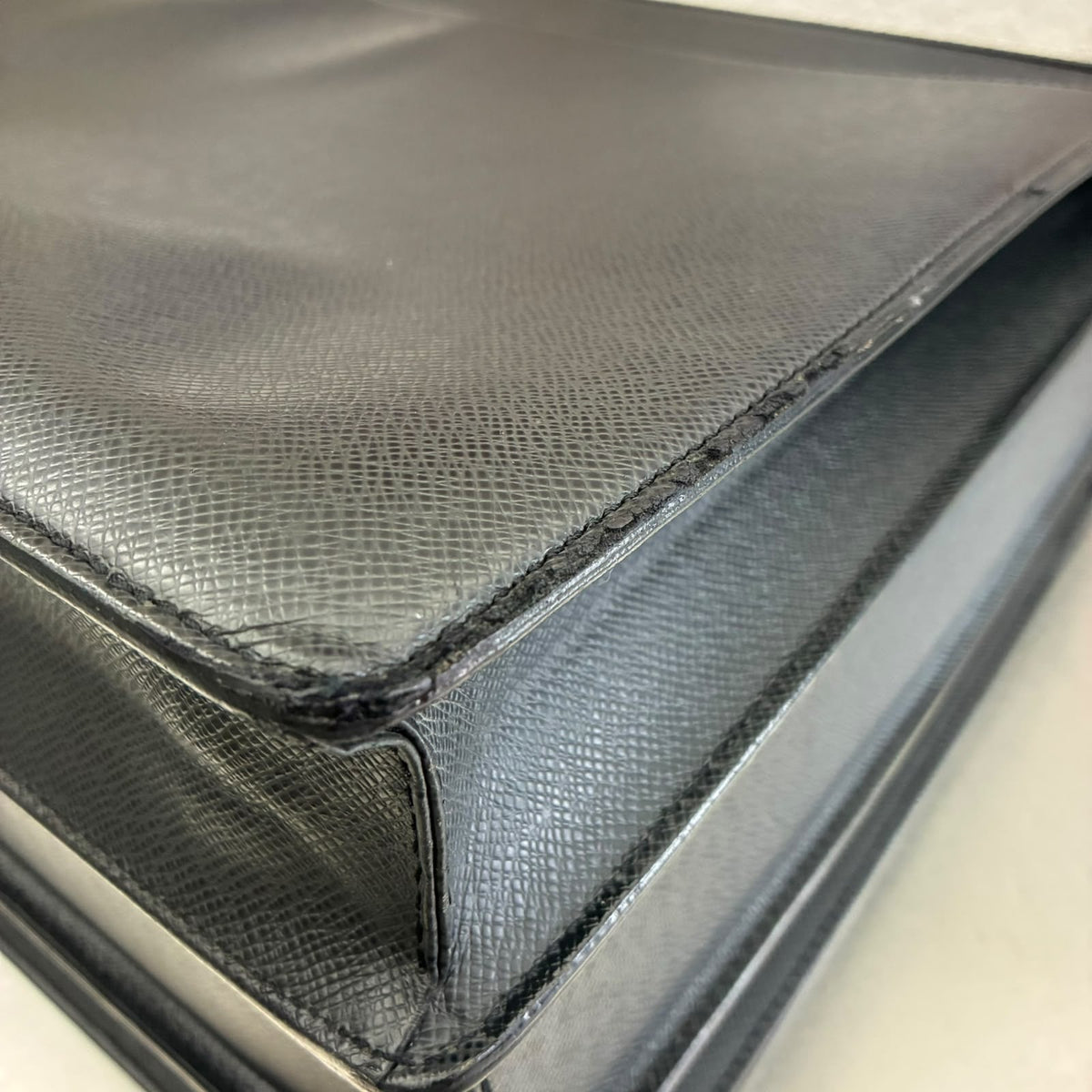 Louis Vuitton Oural Pilot Case Taiga