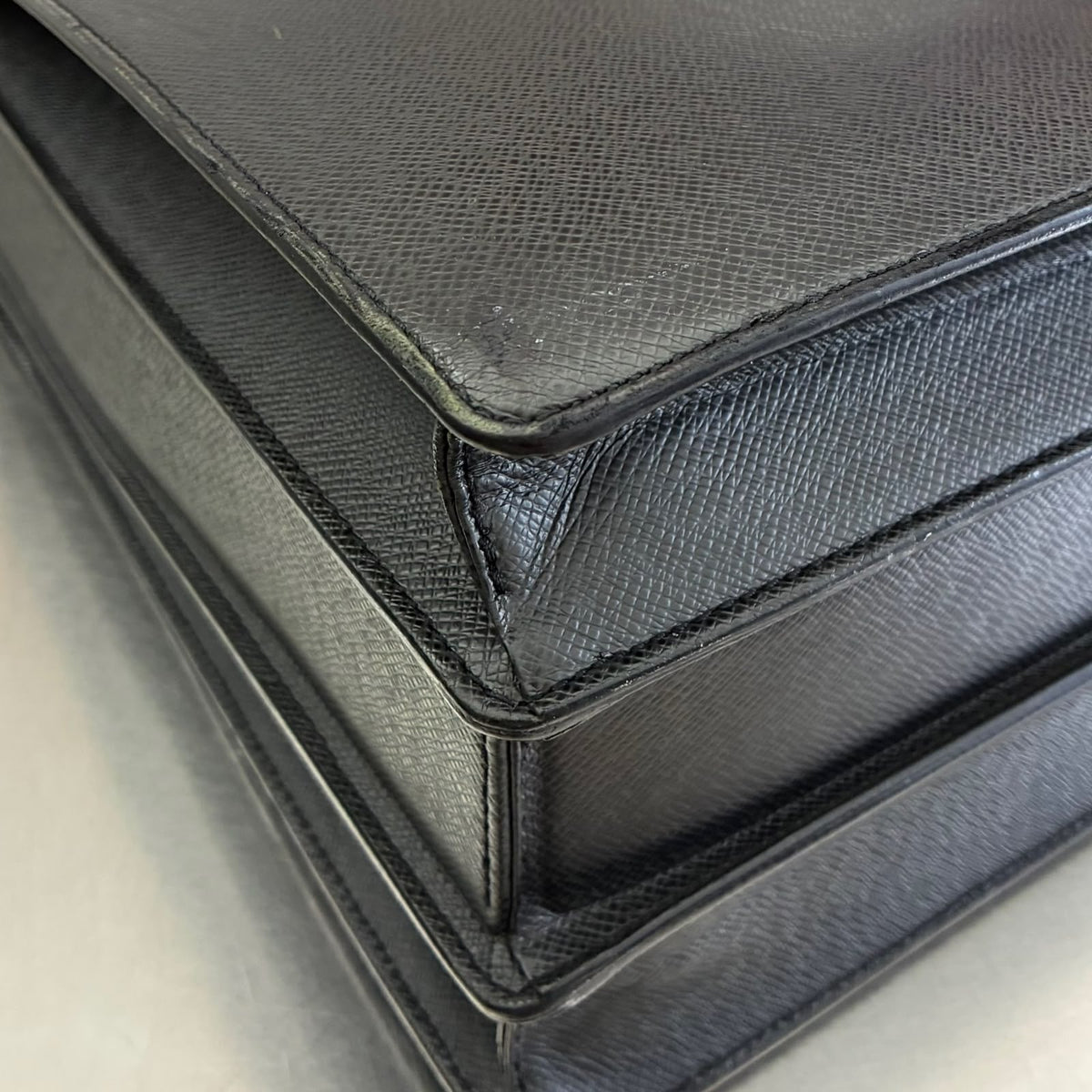 Louis Vuitton Oural Pilot Case Taiga