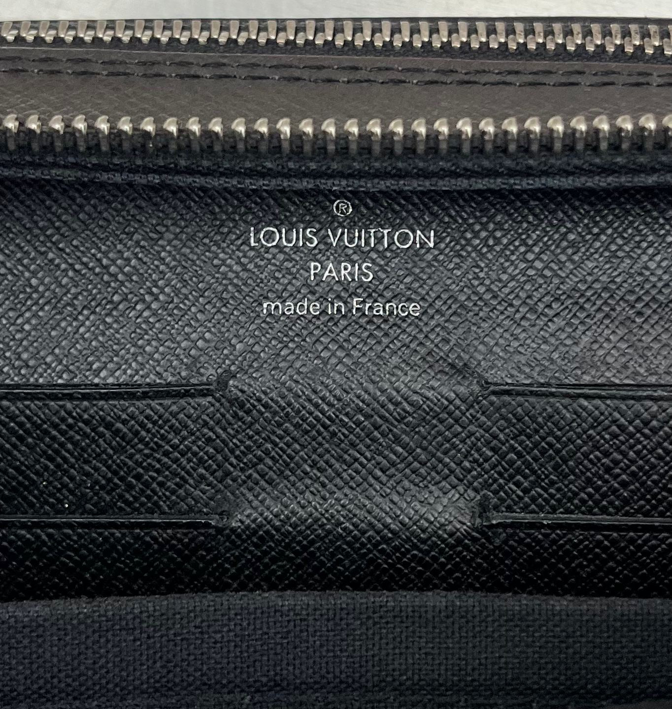 Louis Vuitton Pavel Taiga Leder