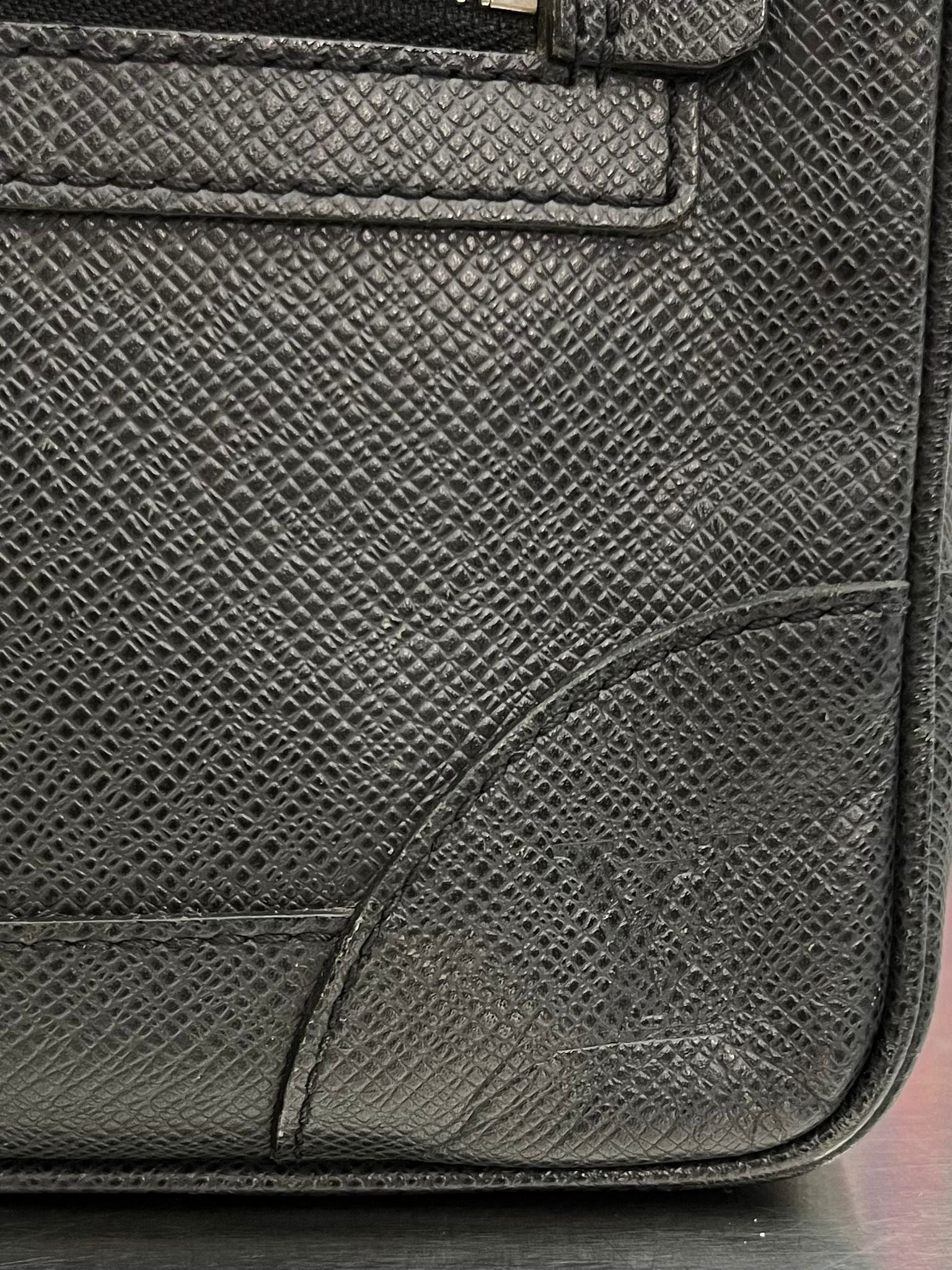 Louis Vuitton Pavel Taiga Leder