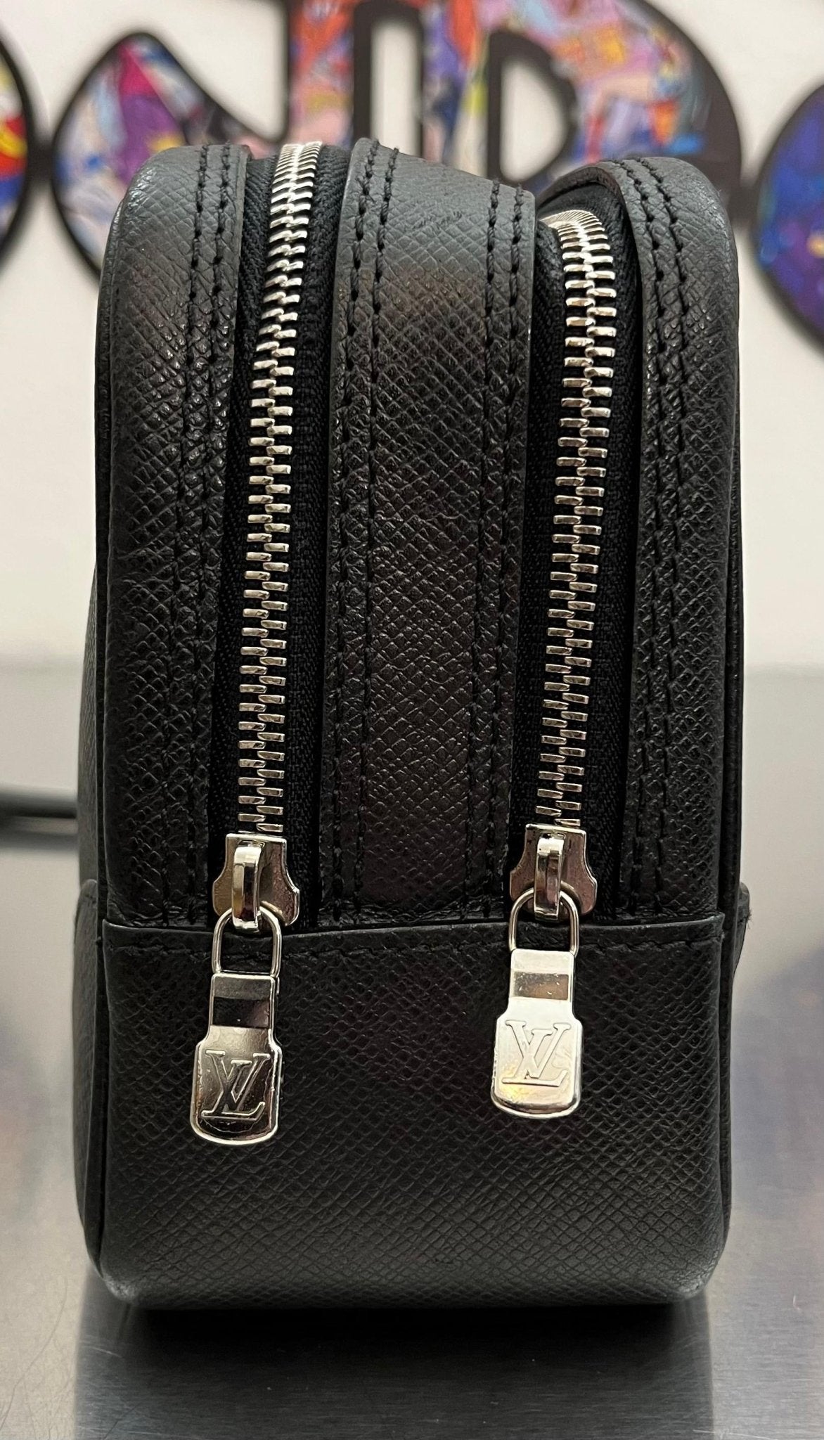 Louis Vuitton Pavel Taiga Leder