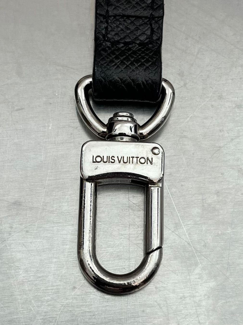 Louis Vuitton Pavel Taiga Leder