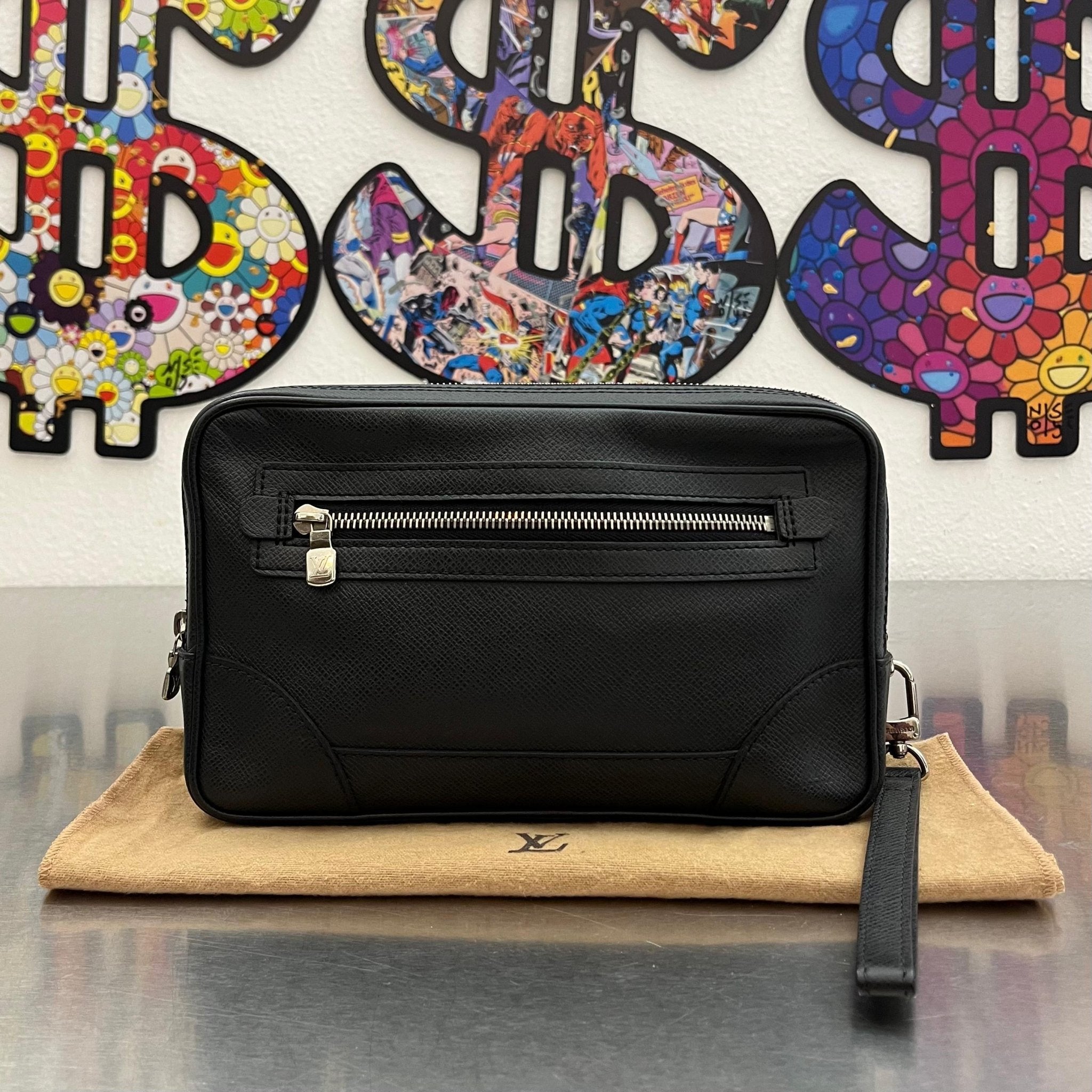 Louis Vuitton Pavel Taiga Leder