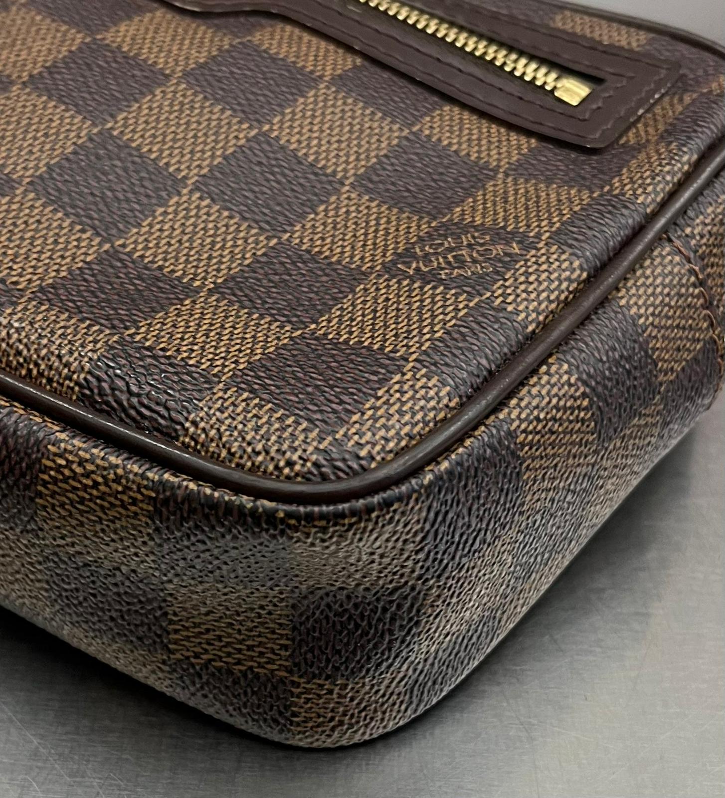 Louis Vuitton Pochette Billets Damier