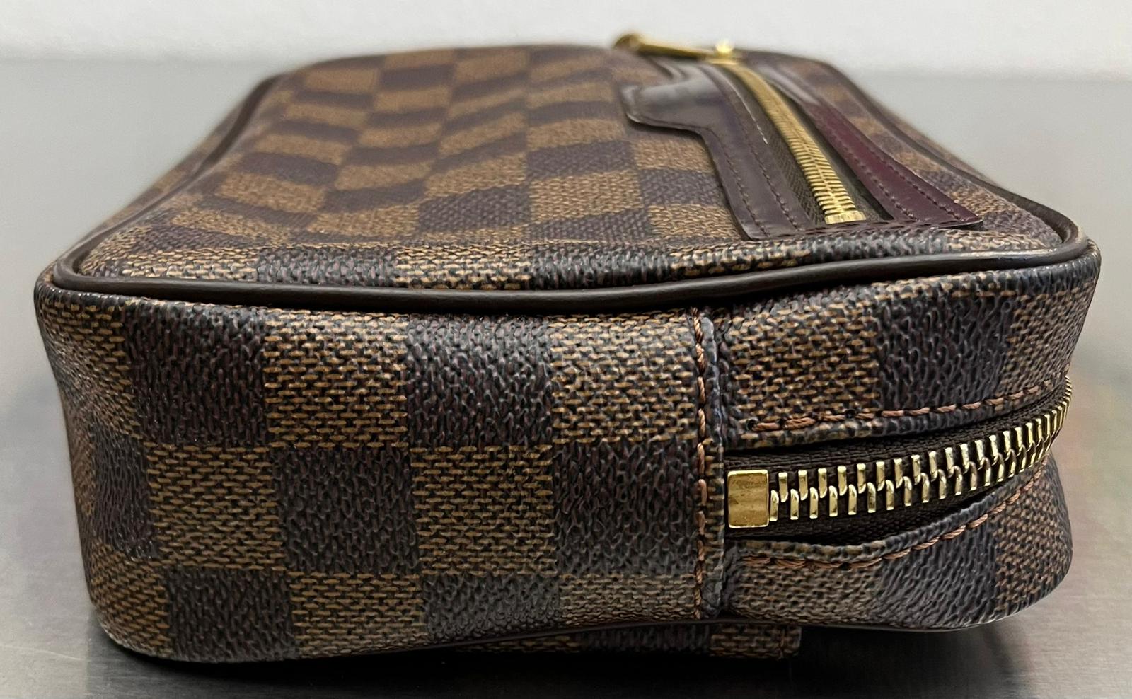 Louis Vuitton Pochette Billets Damier