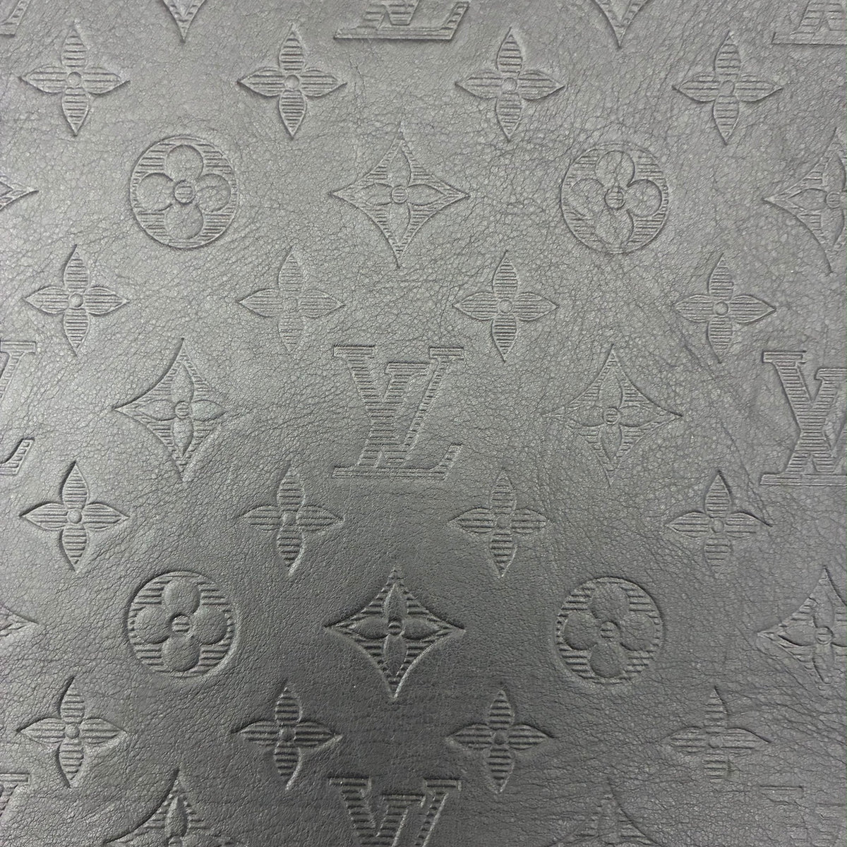Louis Vuitton Pochette Discovery Shodow GM