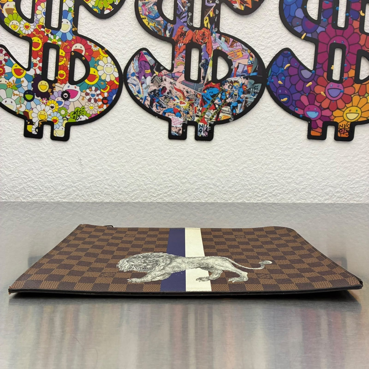 Louis Vuitton Pochette Jour GM, Chapman Brothers Wildlife Kollektion (Frühjahr/Sommer 2017).