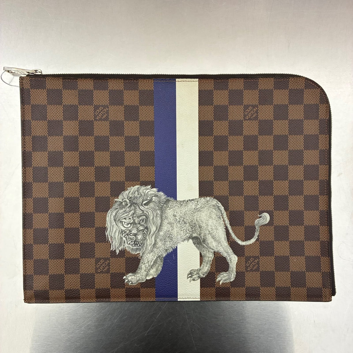 Louis Vuitton Pochette Jour GM, Chapman Brothers Wildlife Kollektion (Frühjahr/Sommer 2017).