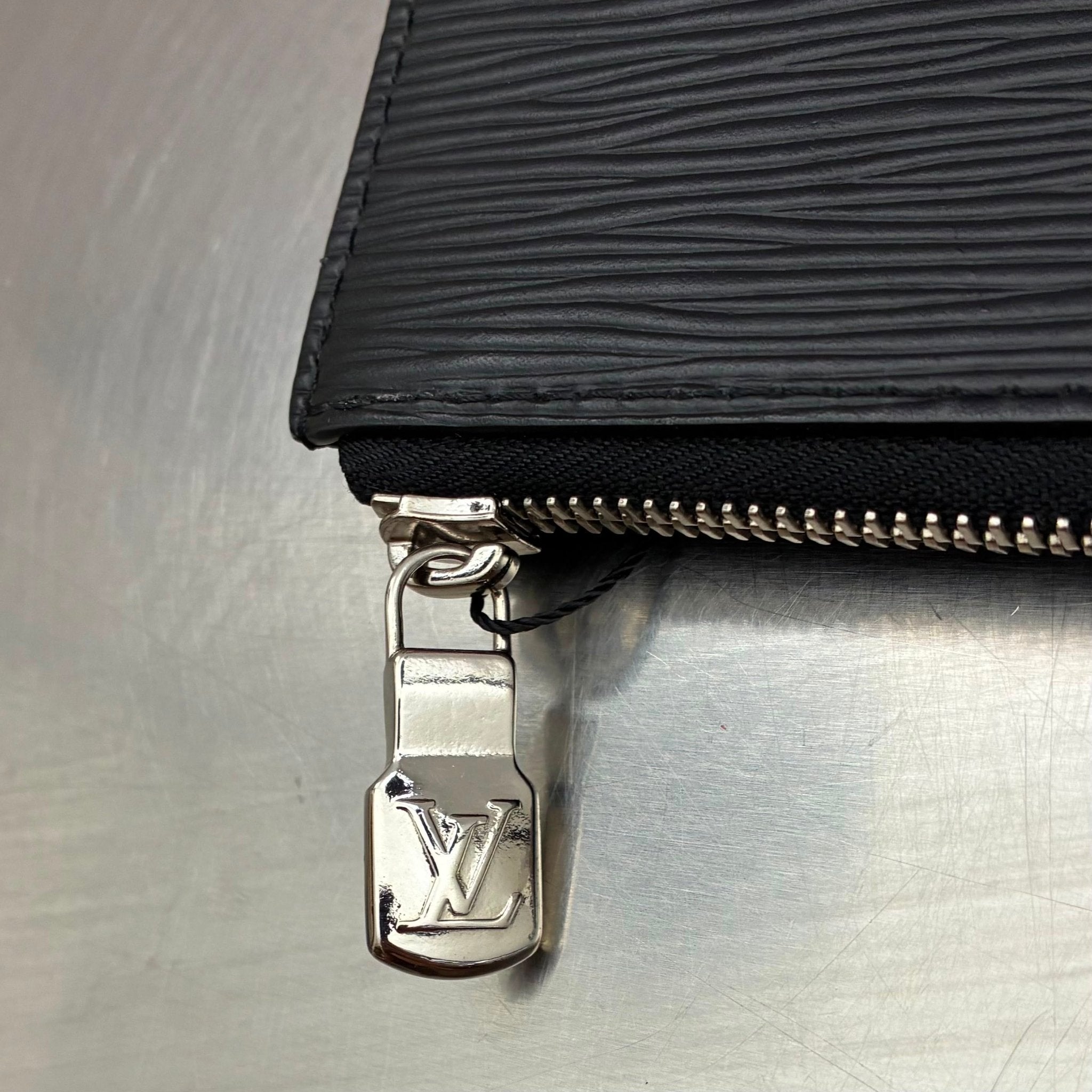 Louis Vuitton Pochette Jour GM Epi