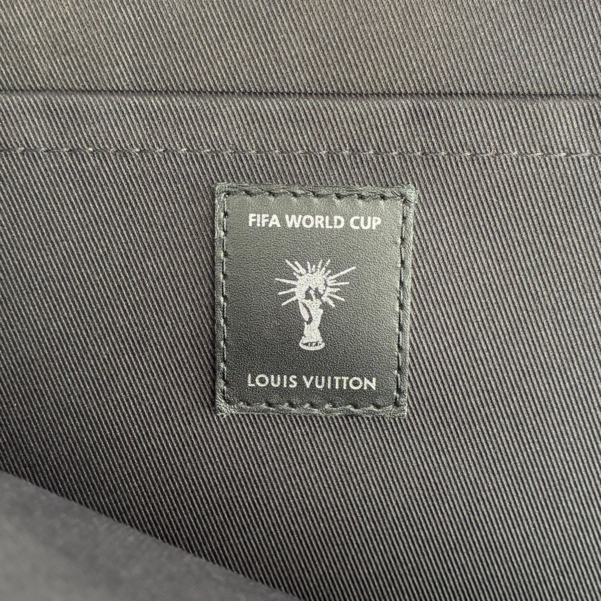 Louis Vuitton Pochette Jour GM Epi x FIFA World Cup 2018, limitierte Kollektion