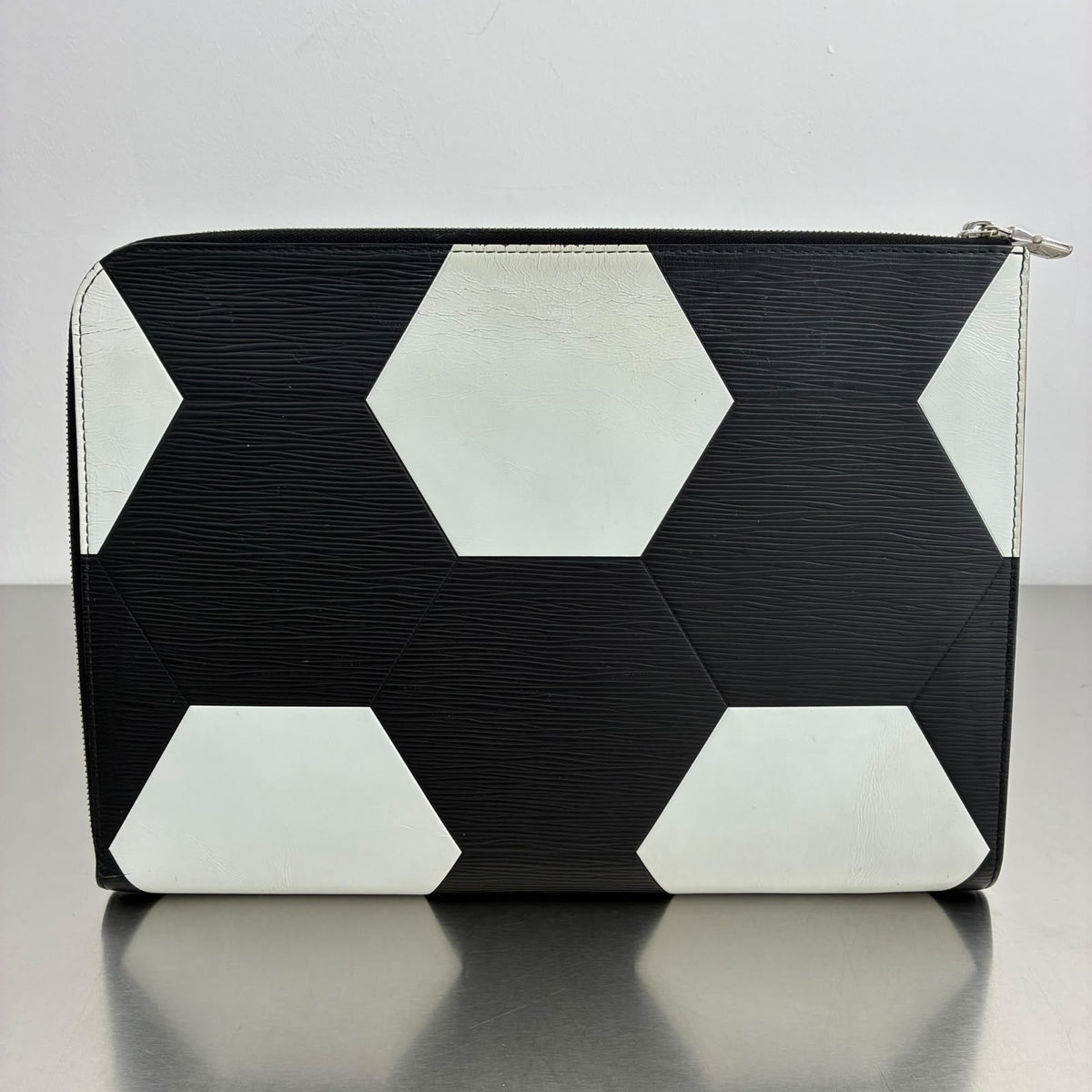 Louis Vuitton Pochette Jour GM Epi x FIFA World Cup 2018, limitierte Kollektion