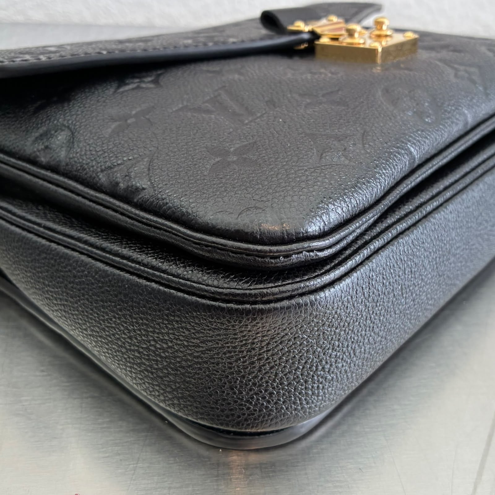 Louis Vuitton Pochette Métis Empreinte M41487
