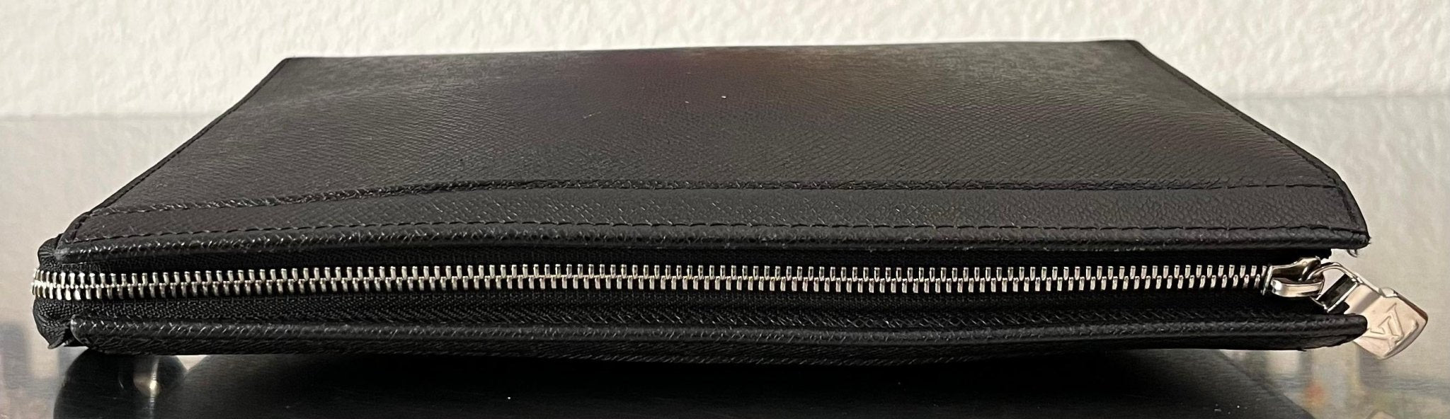 Louis Vuitton Pochette Voyage MM Taiga