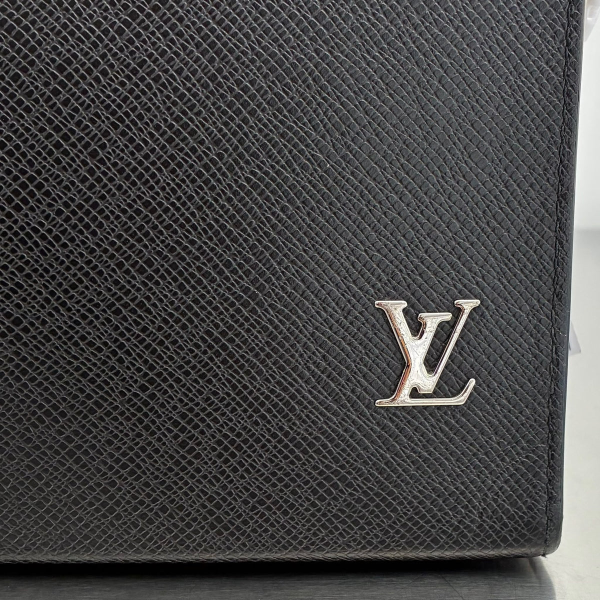 Louis Vuitton Pochette Voyage MM Taiga
