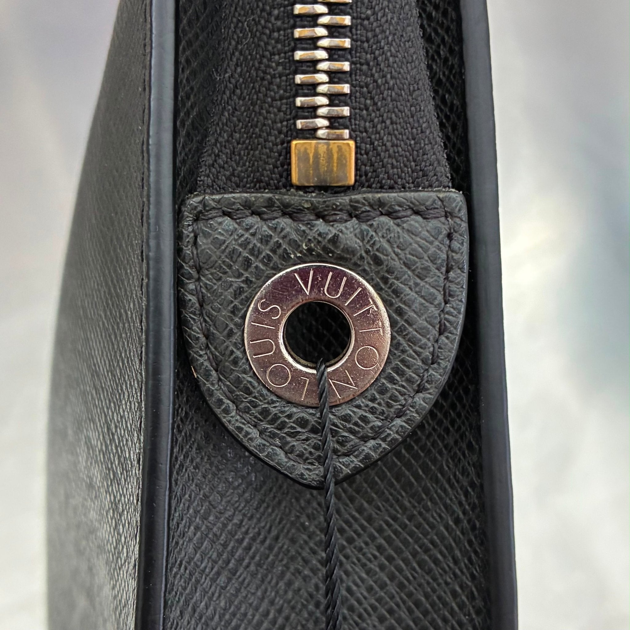 Louis Vuitton Pochette Voyage MM Taiga