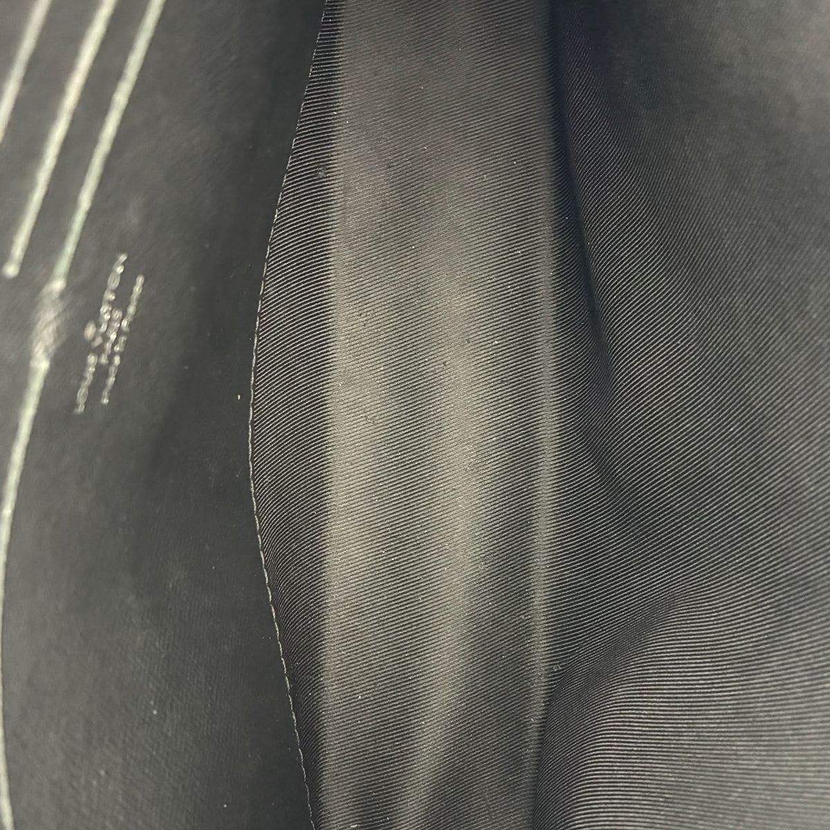 Louis Vuitton Pochette Voyage MM Taiga