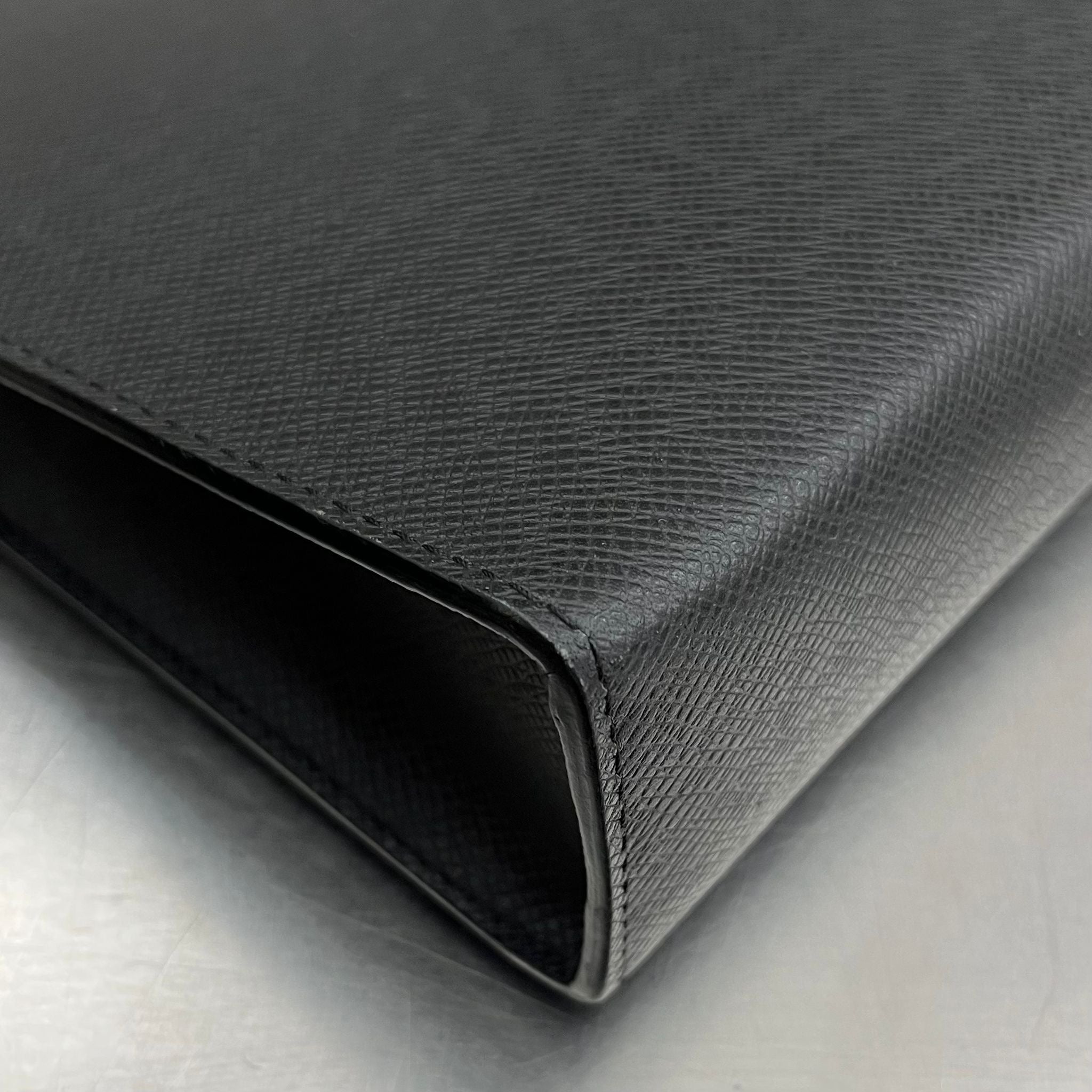 Louis Vuitton Pochette Voyage MM Taiga