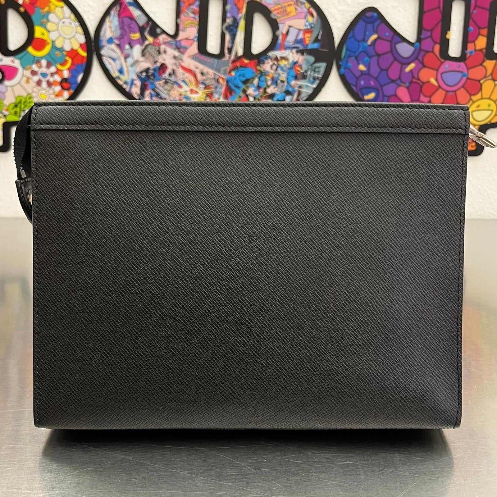 Louis Vuitton Pochette Voyage MM Taiga