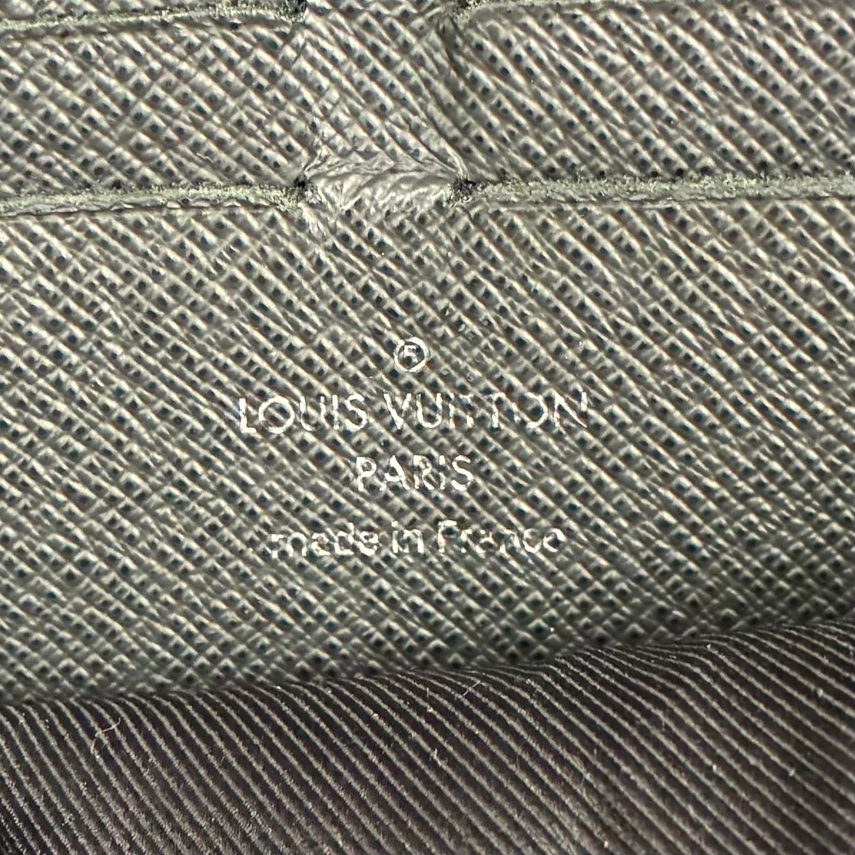 Louis Vuitton Pochette Voyage MM Taiga
