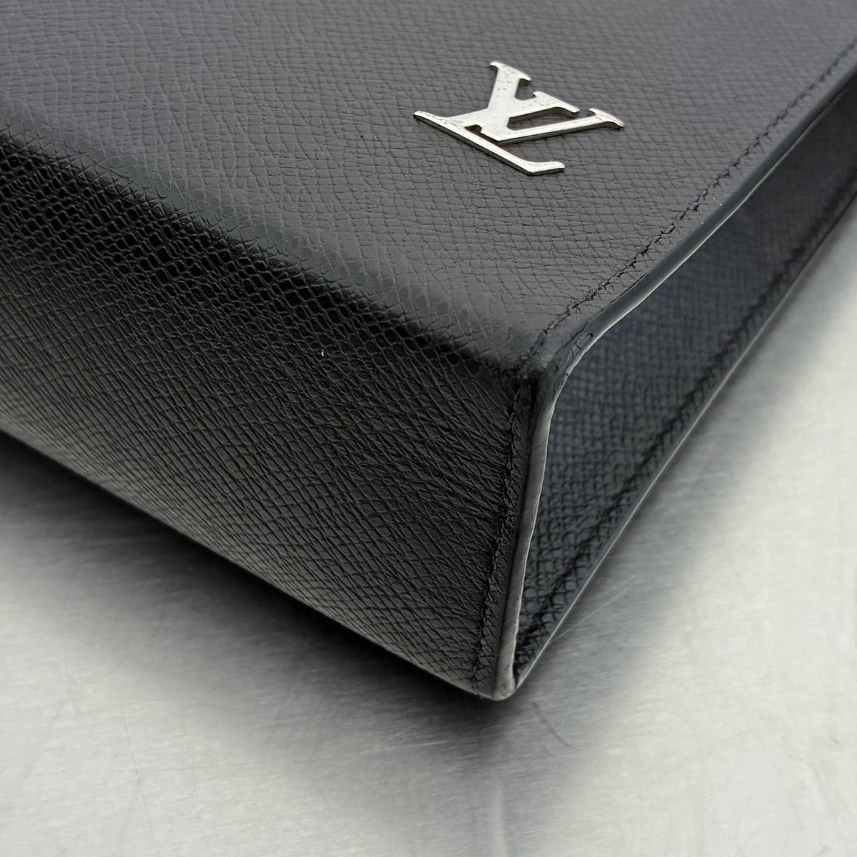 Louis Vuitton Pochette Voyage MM Taiga