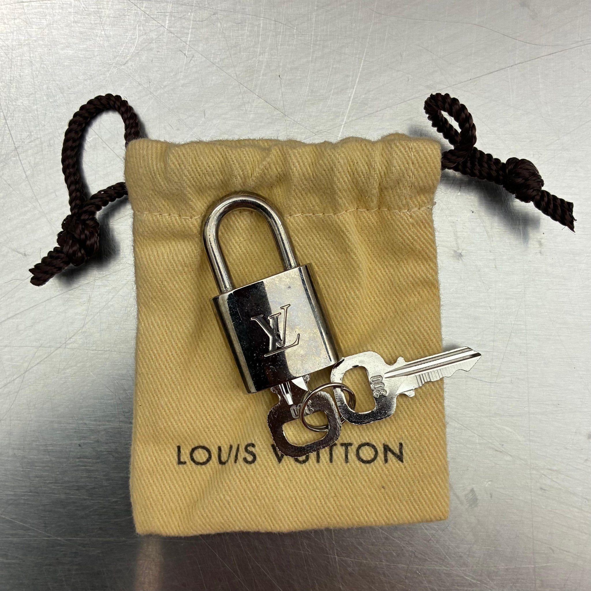 Louis Vuitton Port Documents Voyage Taiga