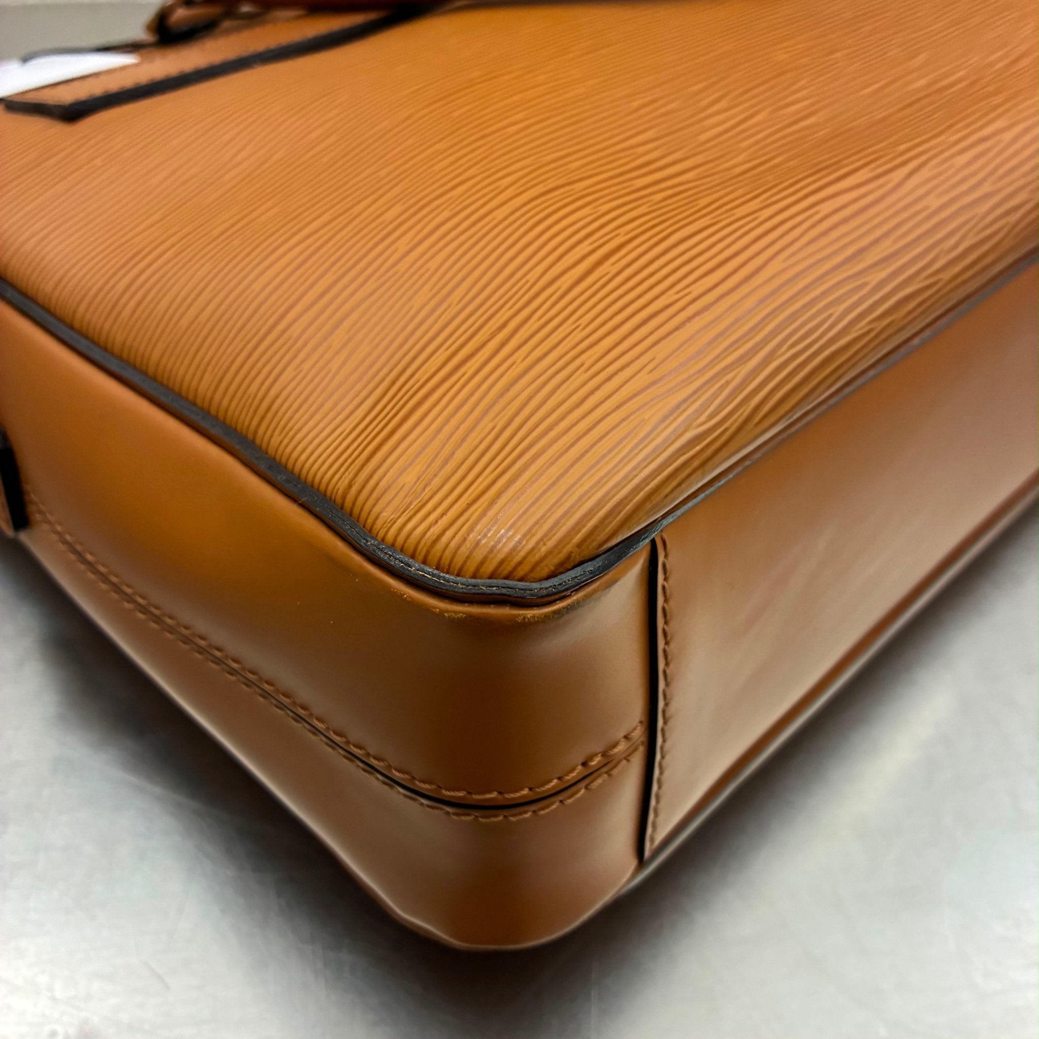 Louis Vuitton Porte Documents Epi
