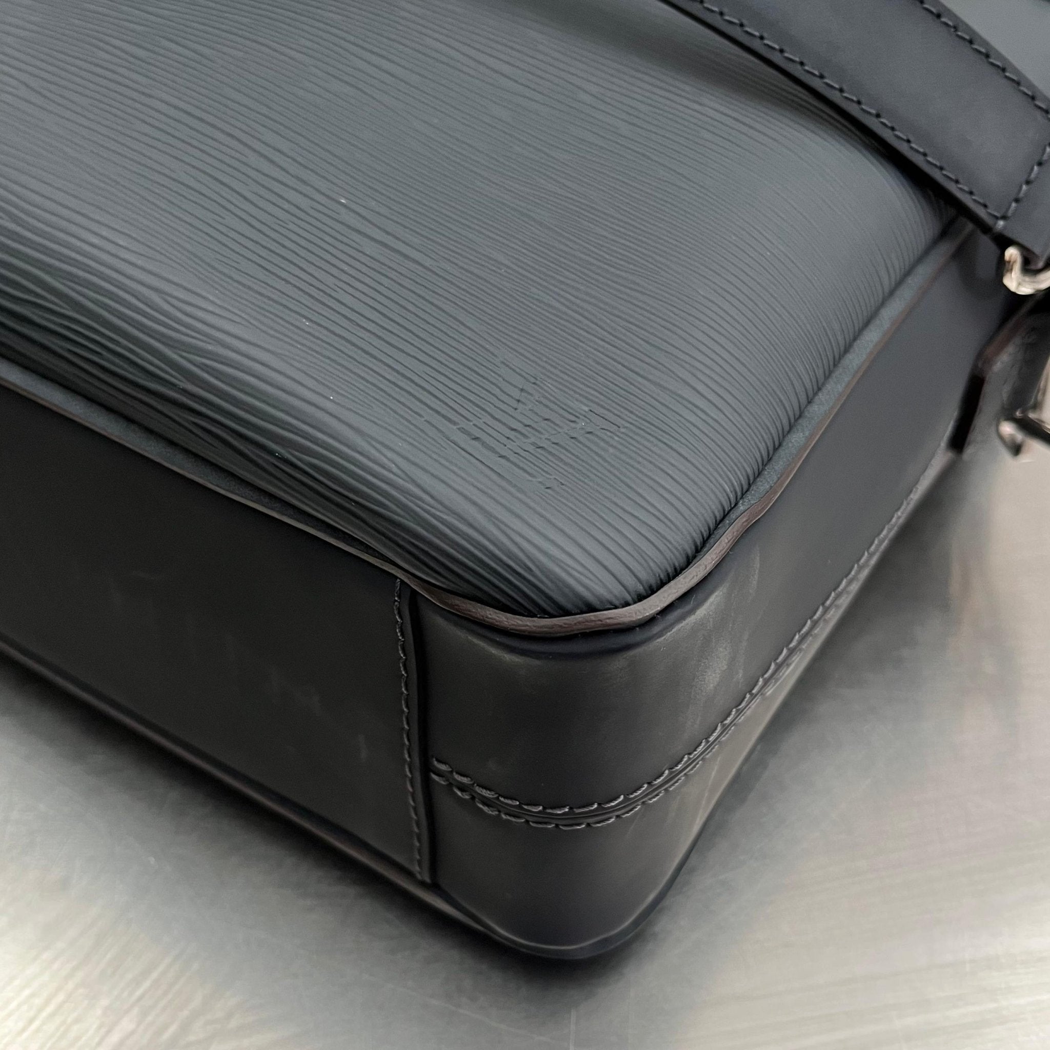 Louis Vuitton Porte Documents Epi