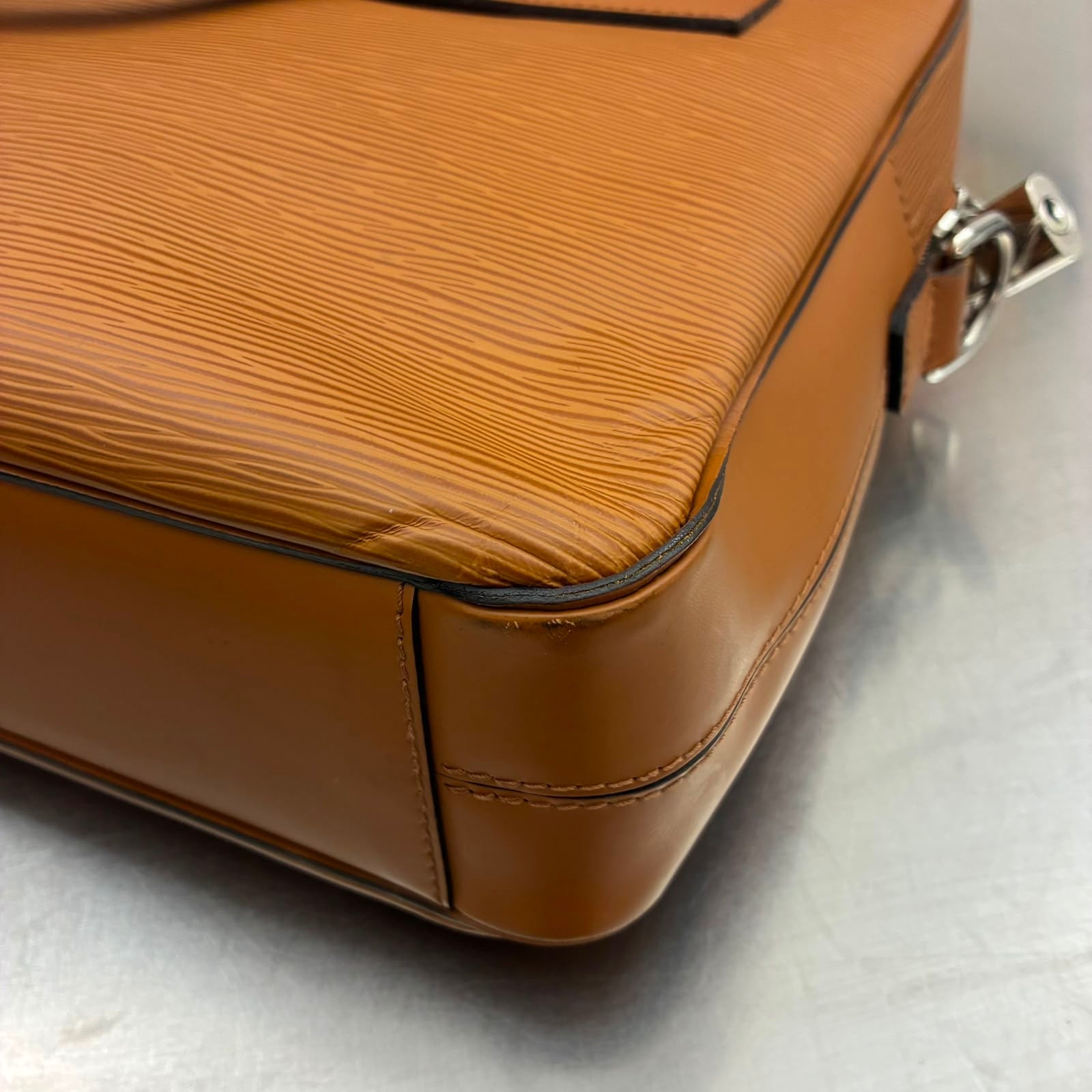 Louis Vuitton Porte Documents Epi